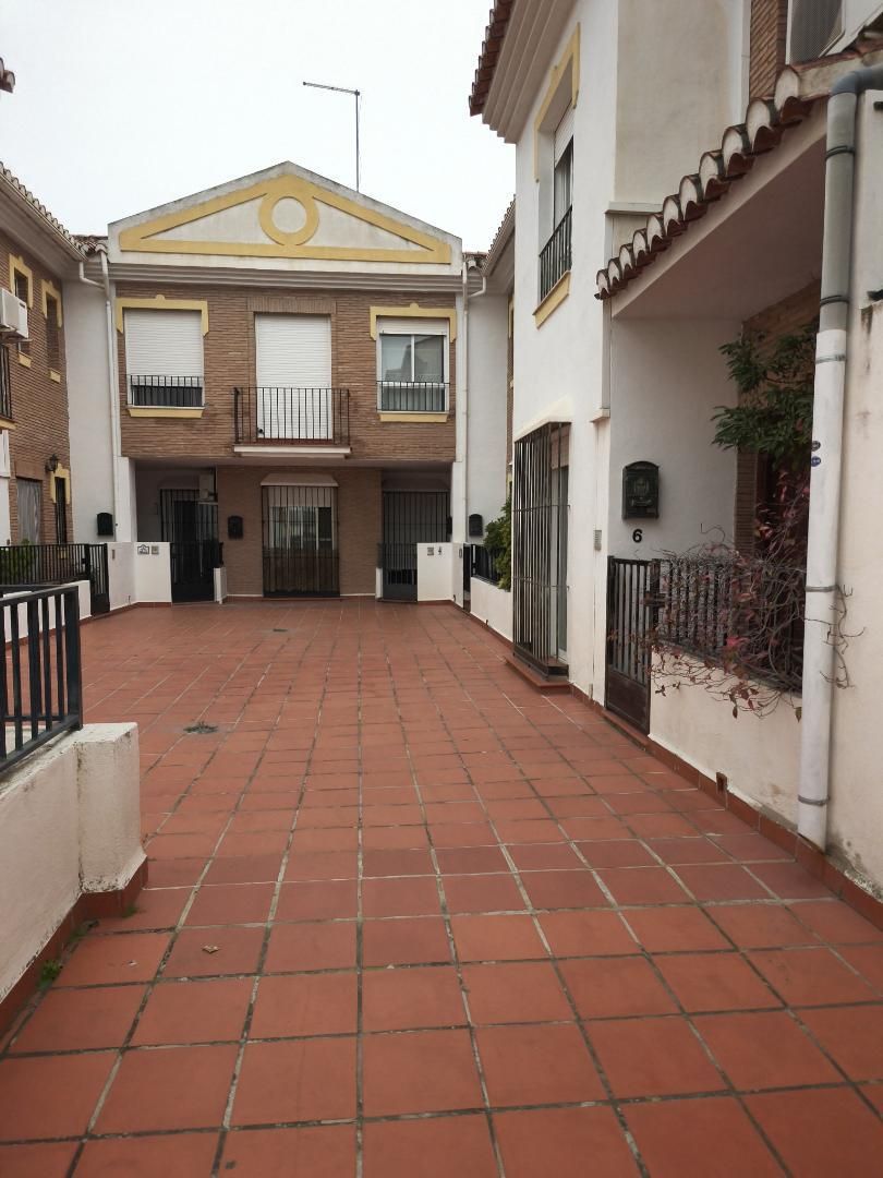 Exterior view of Single-family semi-detached for sale in La Zubia  with Balcony