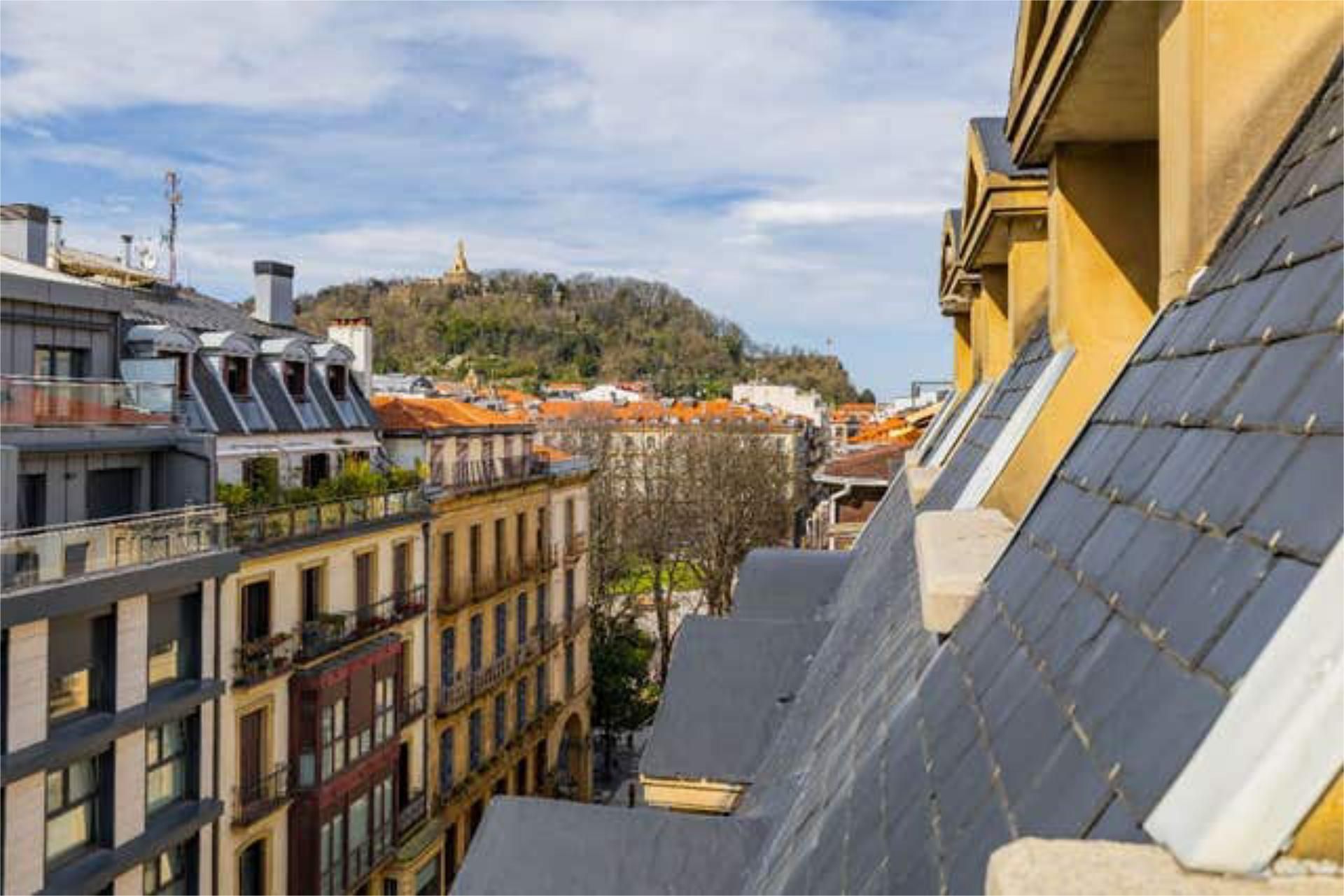 Vista exterior de Àtic en venda en Donostia - San Sebastián  amb Terrassa