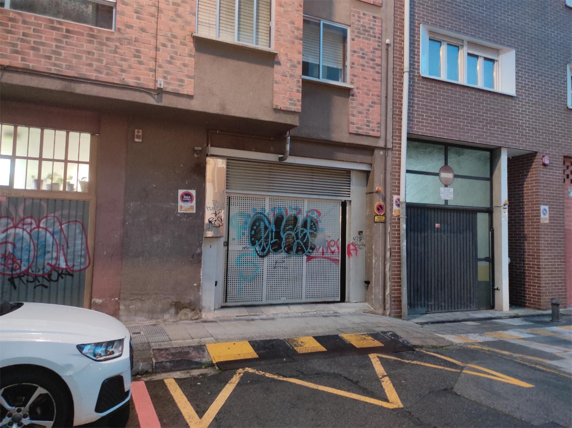 Exterior view of Garage for rent in  Pamplona / Iruña