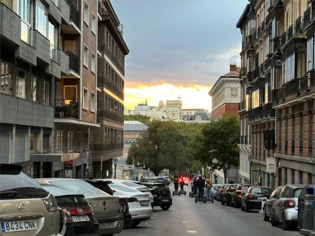 Piso en Alquiler en Calle de la Academia, 8 en Jerónimos