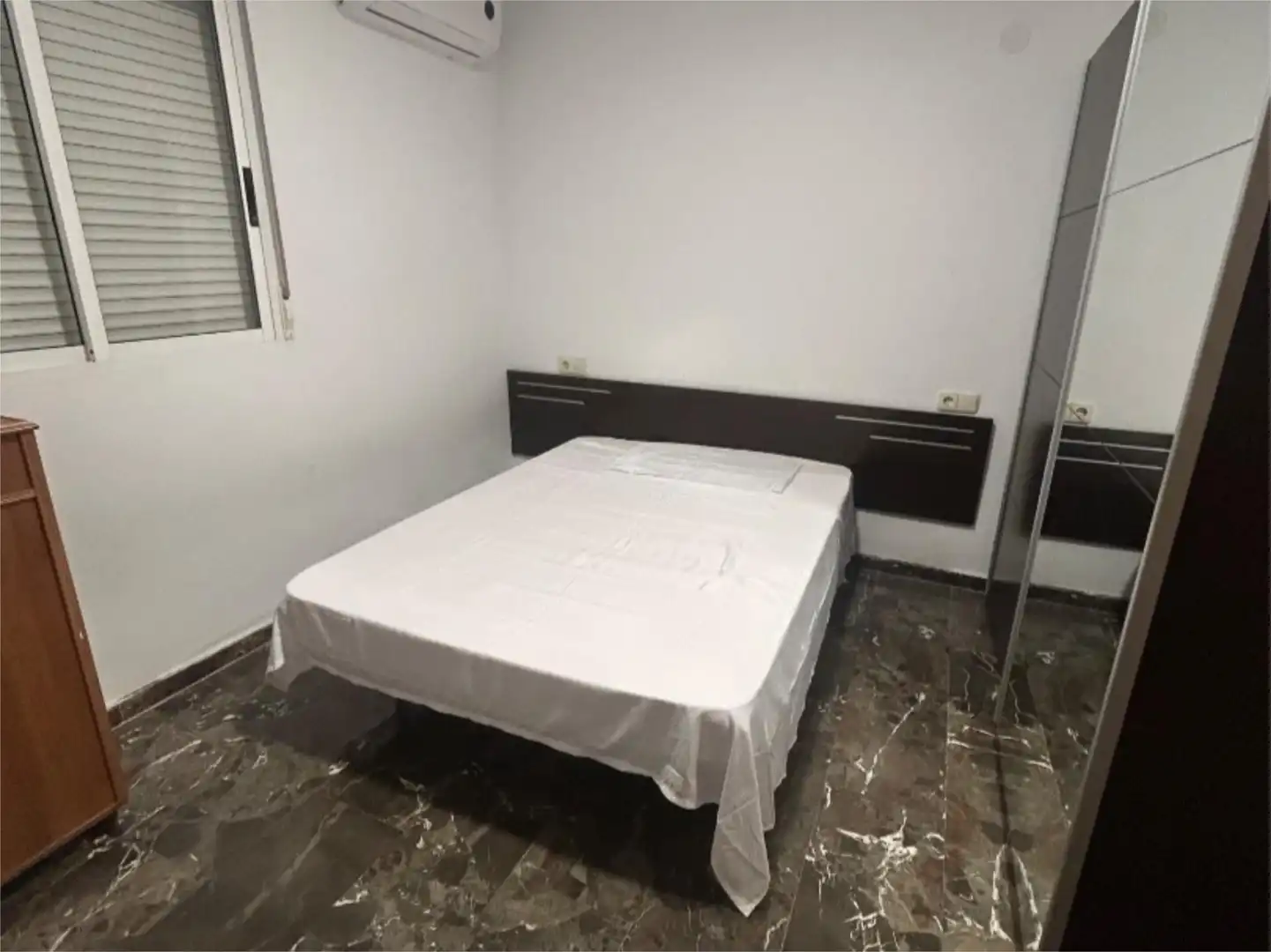 Dormitori de Pis de lloguer en  Jaén Capital amb Aire condicionat i Terrassa