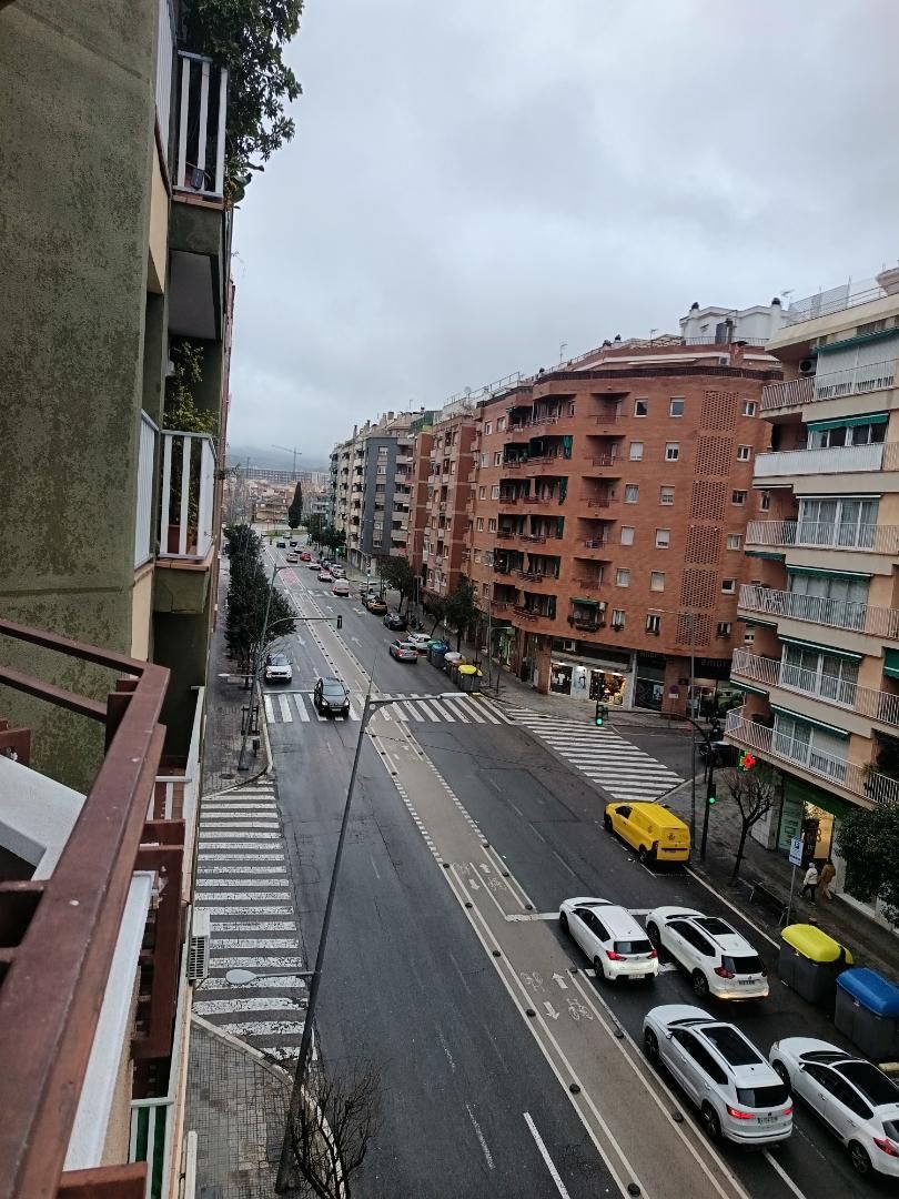 Außenansicht von Wohnung zur untervermieten in Terrassa mit Heizung, Möbliert und Ofen