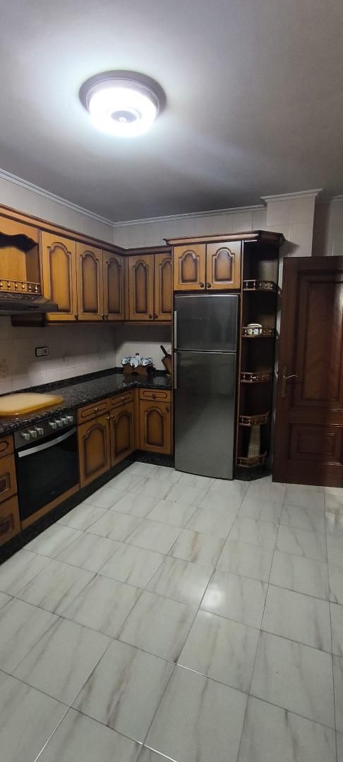 Cuina de Pis de lloguer en Ferrol amb Calefacció, Traster i Moblat