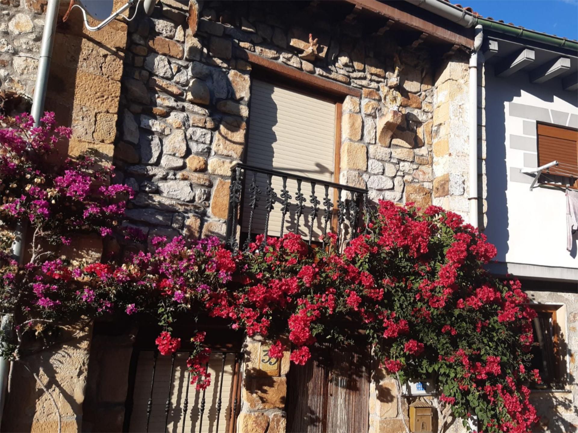 Terrasse von Einfamilien-Reihenhaus zum Verkauf in Castro-Urdiales mit Heizung, Parkett und Terrasse