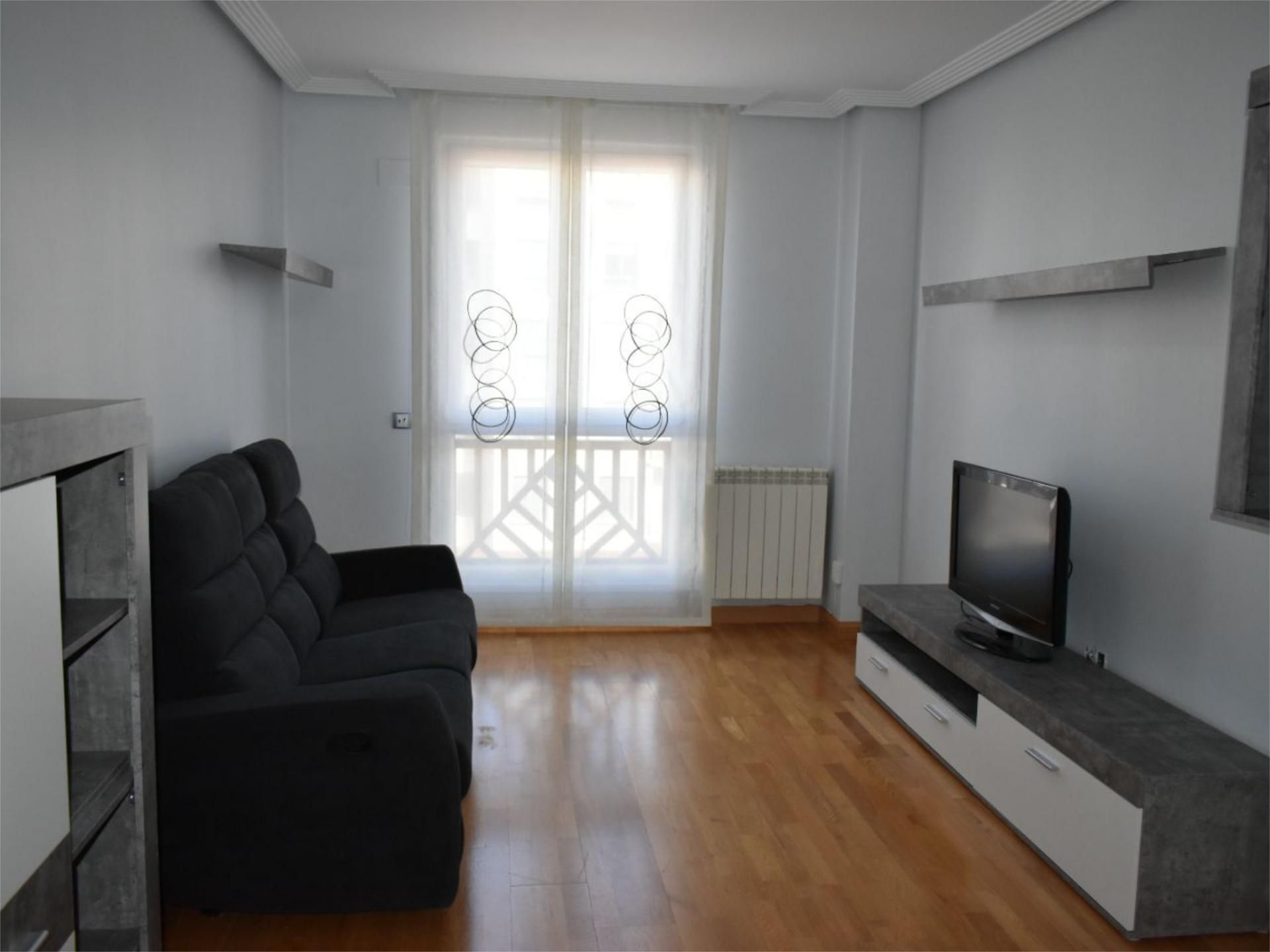 Sala de estar de Piso de alquiler en León Capital  con Calefacción, Parquet y Terraza