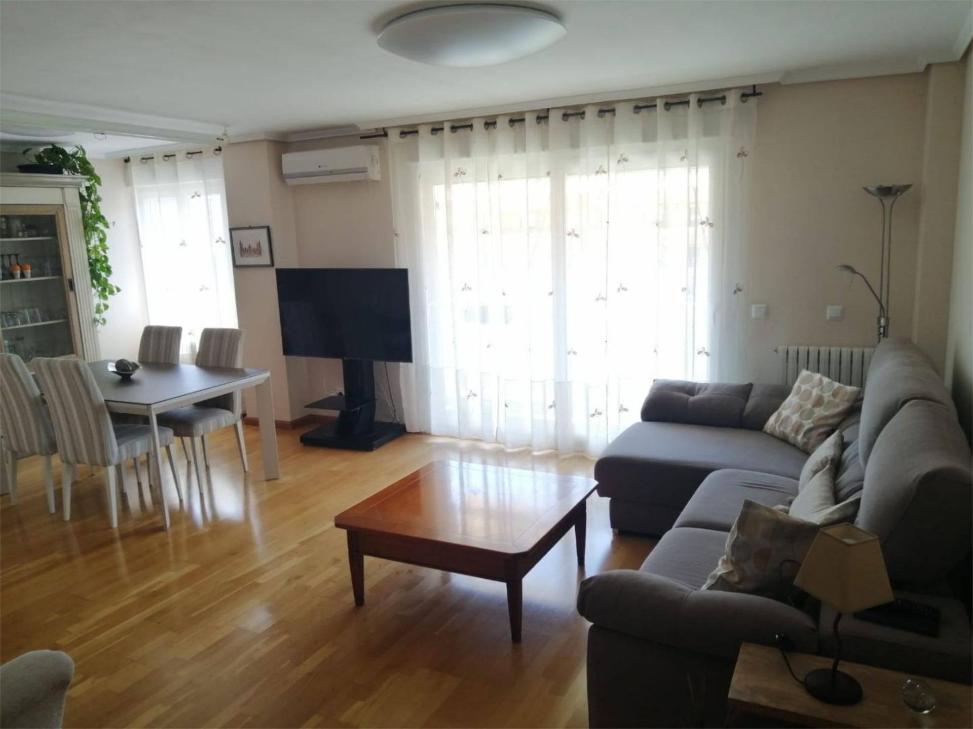 Sala d'estar de Pis en venda en  Zaragoza Capital amb Aire condicionat, Terrassa i Balcó