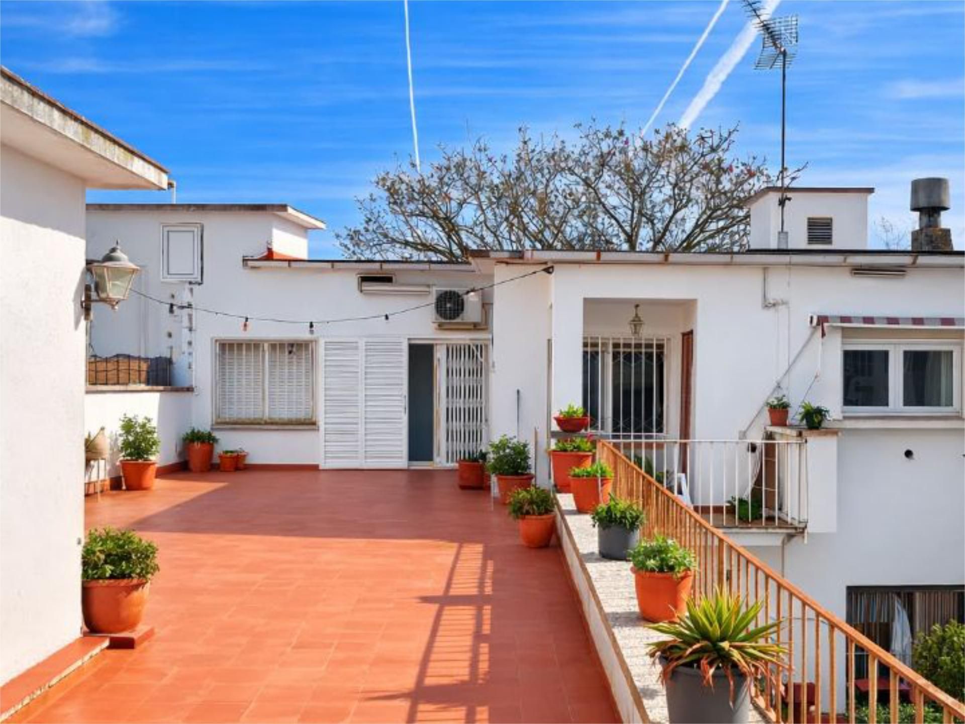 Vista exterior de Casa adosada en venda en Malgrat de Mar amb Aire condicionat, Calefacció i Jardí privat
