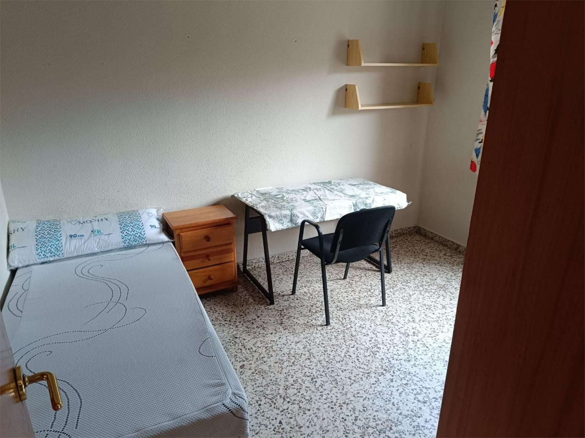 Flat for share in Calle Reina Doña Violante, 2, Vistalegre