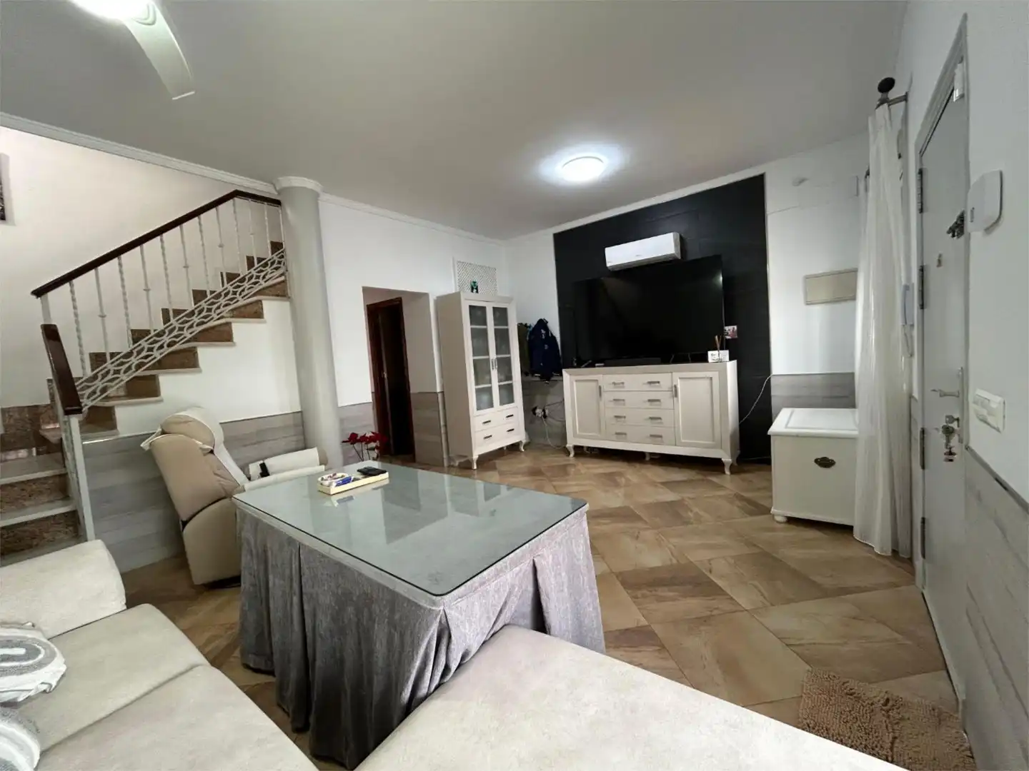 Houses for sale in Calle Seroncillo, 24, La Laguna Living room of Houses for sale in Chipiona with Air Conditioner, Terrace and Balcony