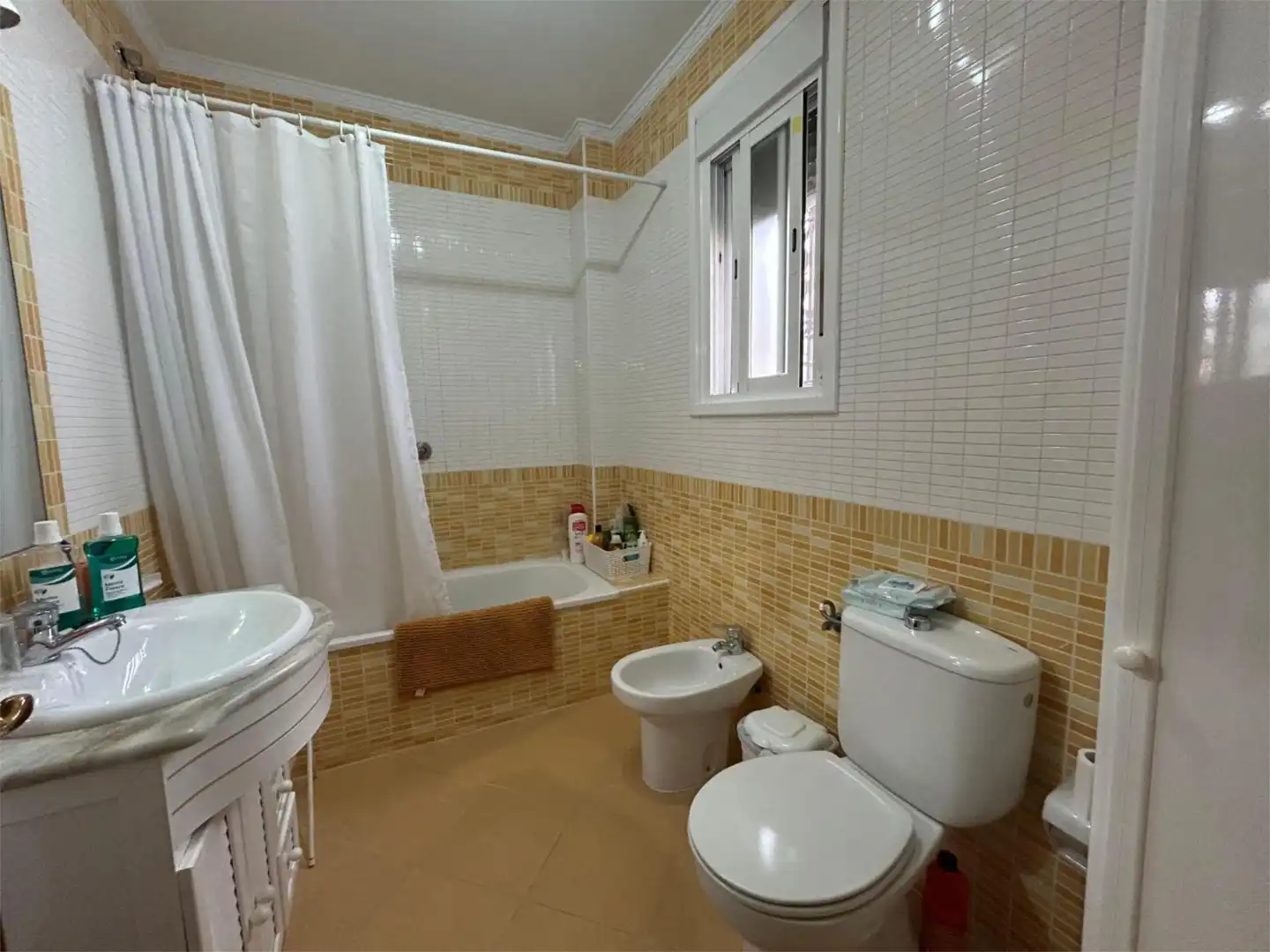 Houses for sale in Calle Seroncillo, 24, La Laguna Bathroom of Houses for sale in Chipiona with Air Conditioner, Terrace and Balcony