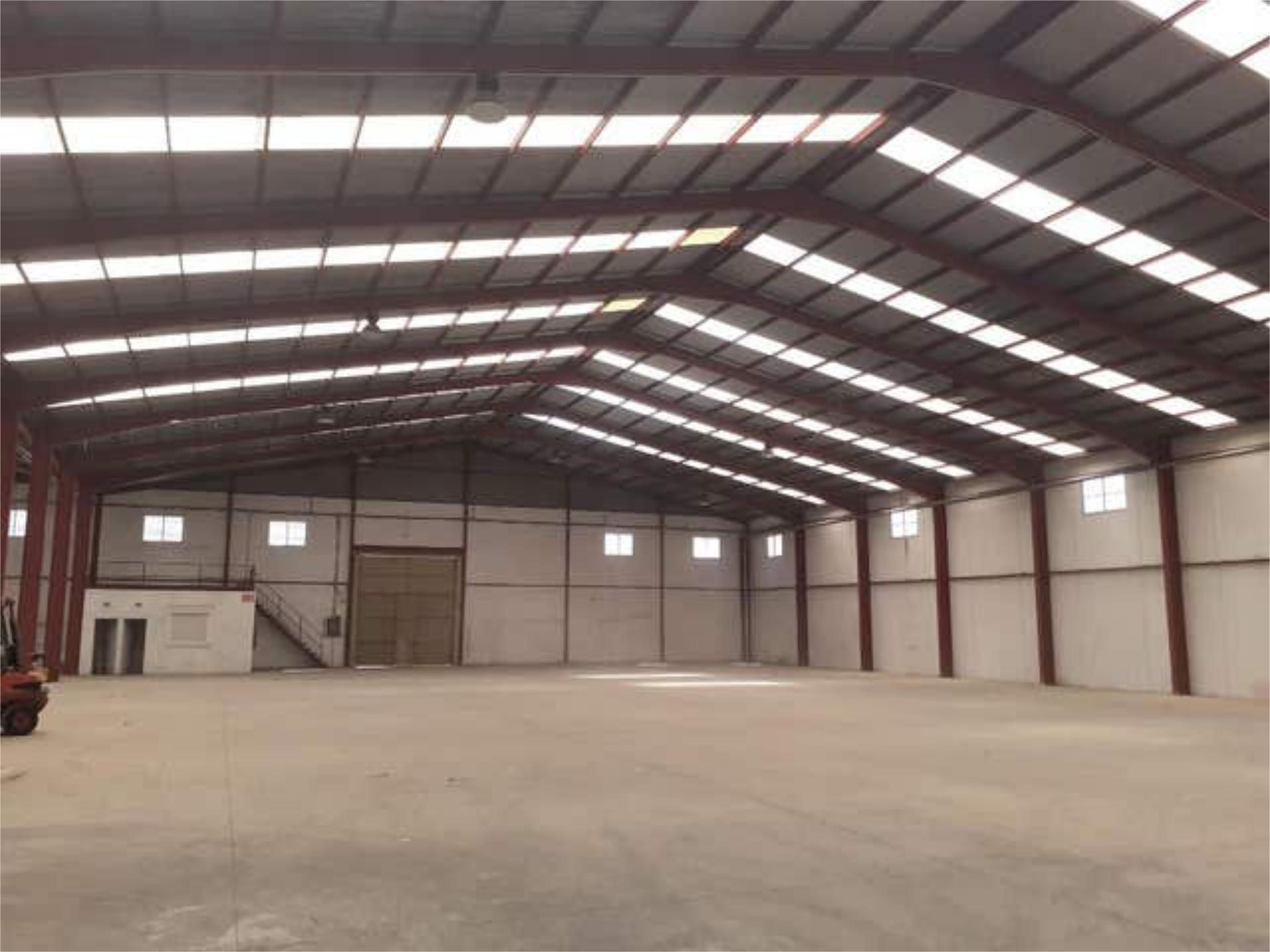 Außenansicht von Fabrikhallen zur Miete in Santomera