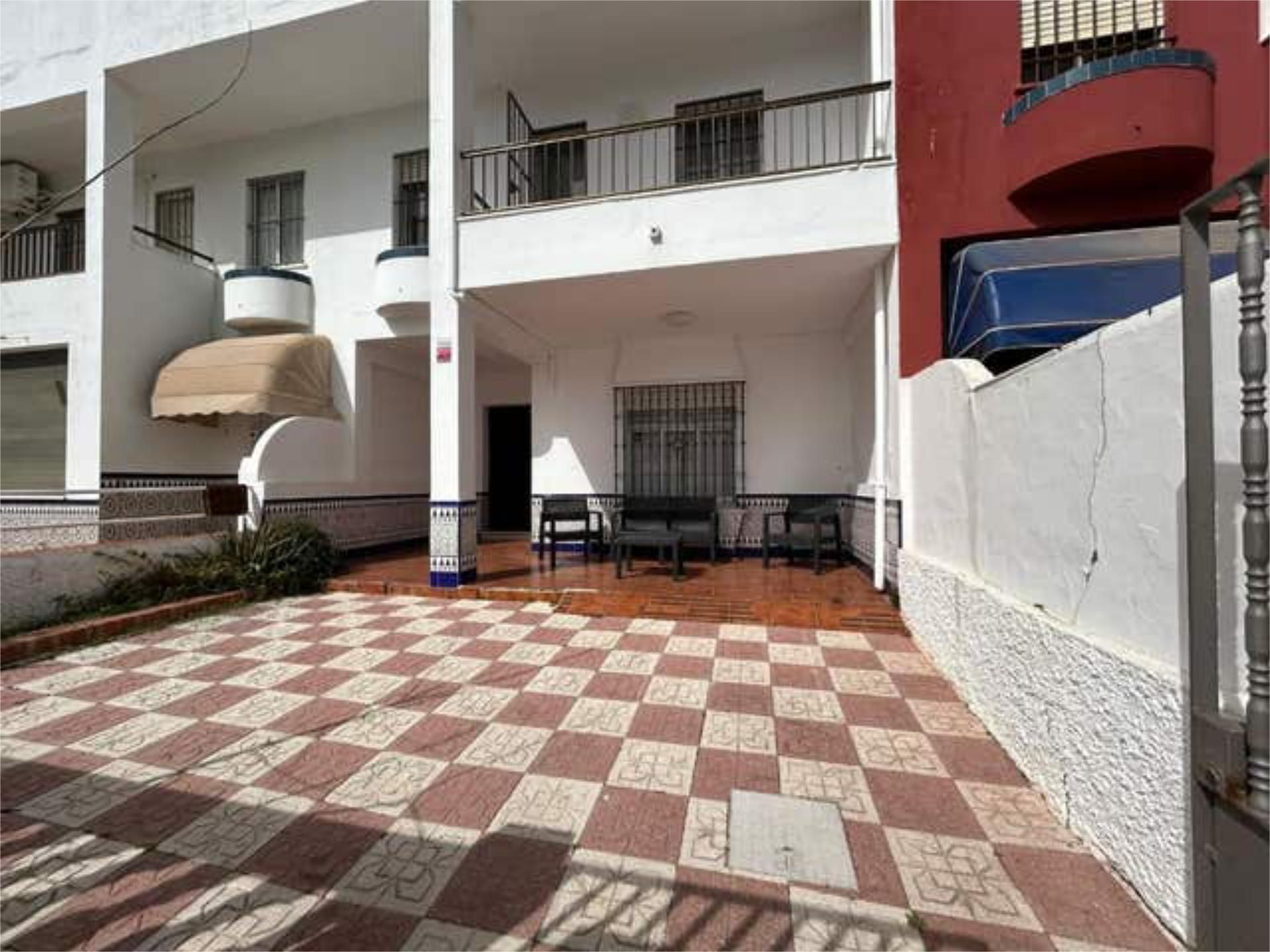 Casa adosada en venta en Playa de la Regla Vista exterior de Casa adosada en venta en Chipiona con Terraza
