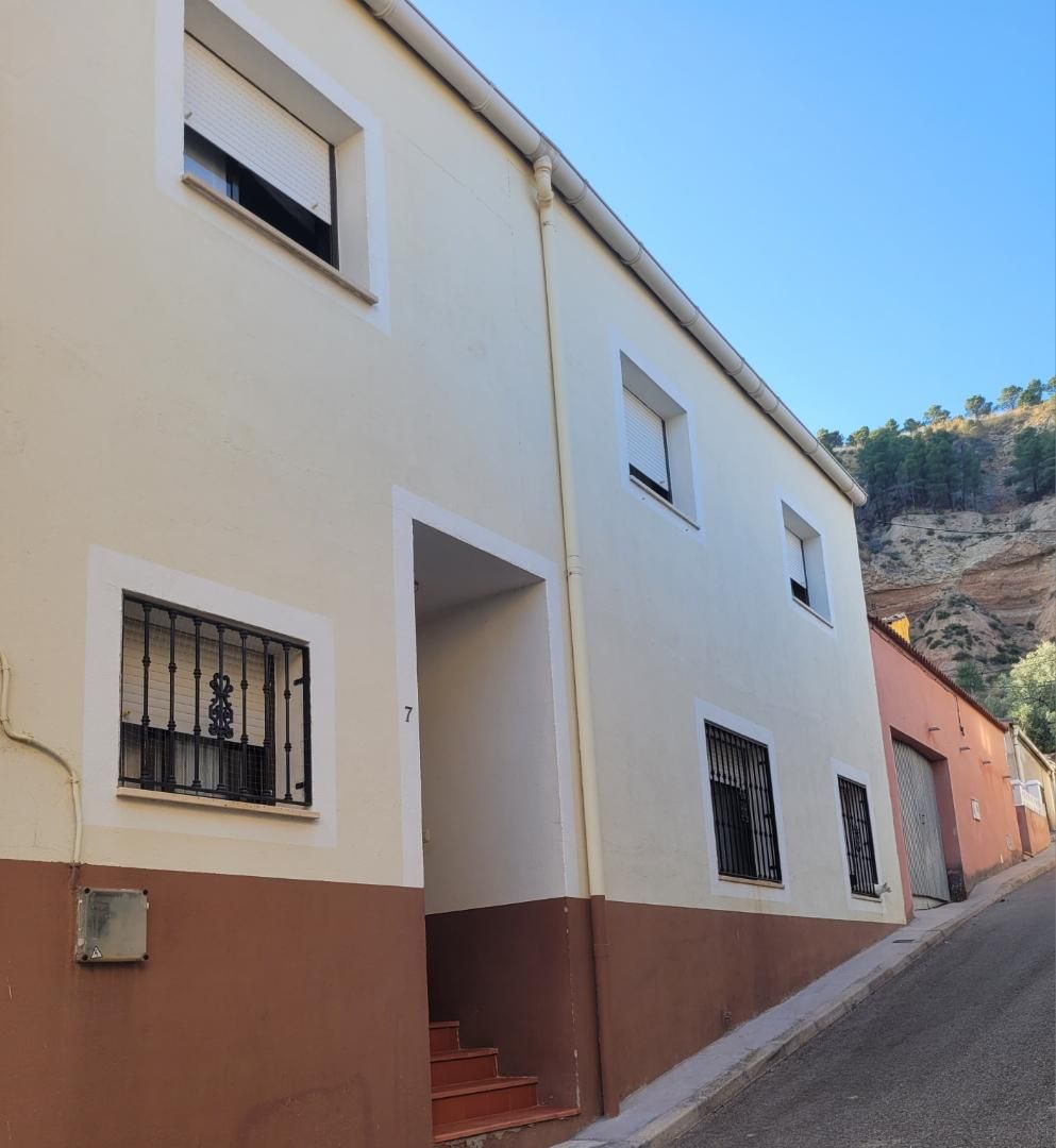 Einfamilien-Reihenhaus zum Verkauf in Calle San Miguel, 7, Gascueña Außenansicht von Einfamilien-Reihenhaus zum Verkauf in Gascueña mit Heizung, Abstellraum und Möbliert