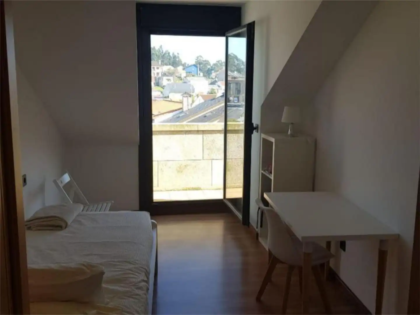 Piso de alquiler en A Illa de Arousa Habitación de Piso de alquiler en A Illa de Arousa con Parquet, Terraza y Amueblado