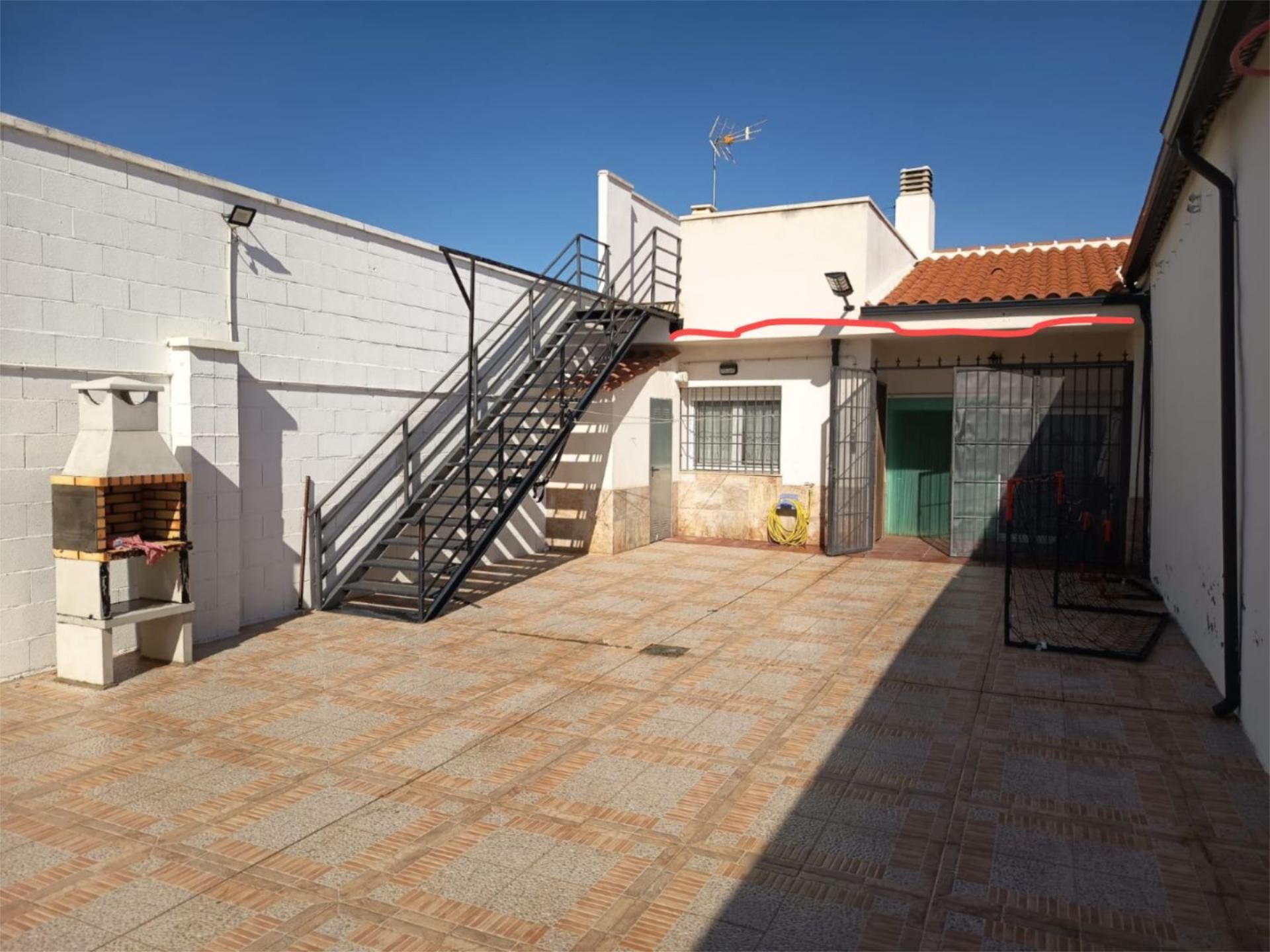 Vista exterior de Pis en venda en Viso del Marqués amb Aire condicionat, Calefacció i Jardí privat