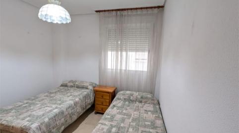 Apartamento en venta en Calle Godofredo Ortega y Muñoz, 58, Valdepasillas - La Paz - Huerta Rosales, Badajoz Capital - imagen 2 Foto 2 de Apartamento en venta en Calle Godofredo Ortega y Muñoz, 58, Valdepasillas - La Paz - Huerta Rosales, Badajoz Capital