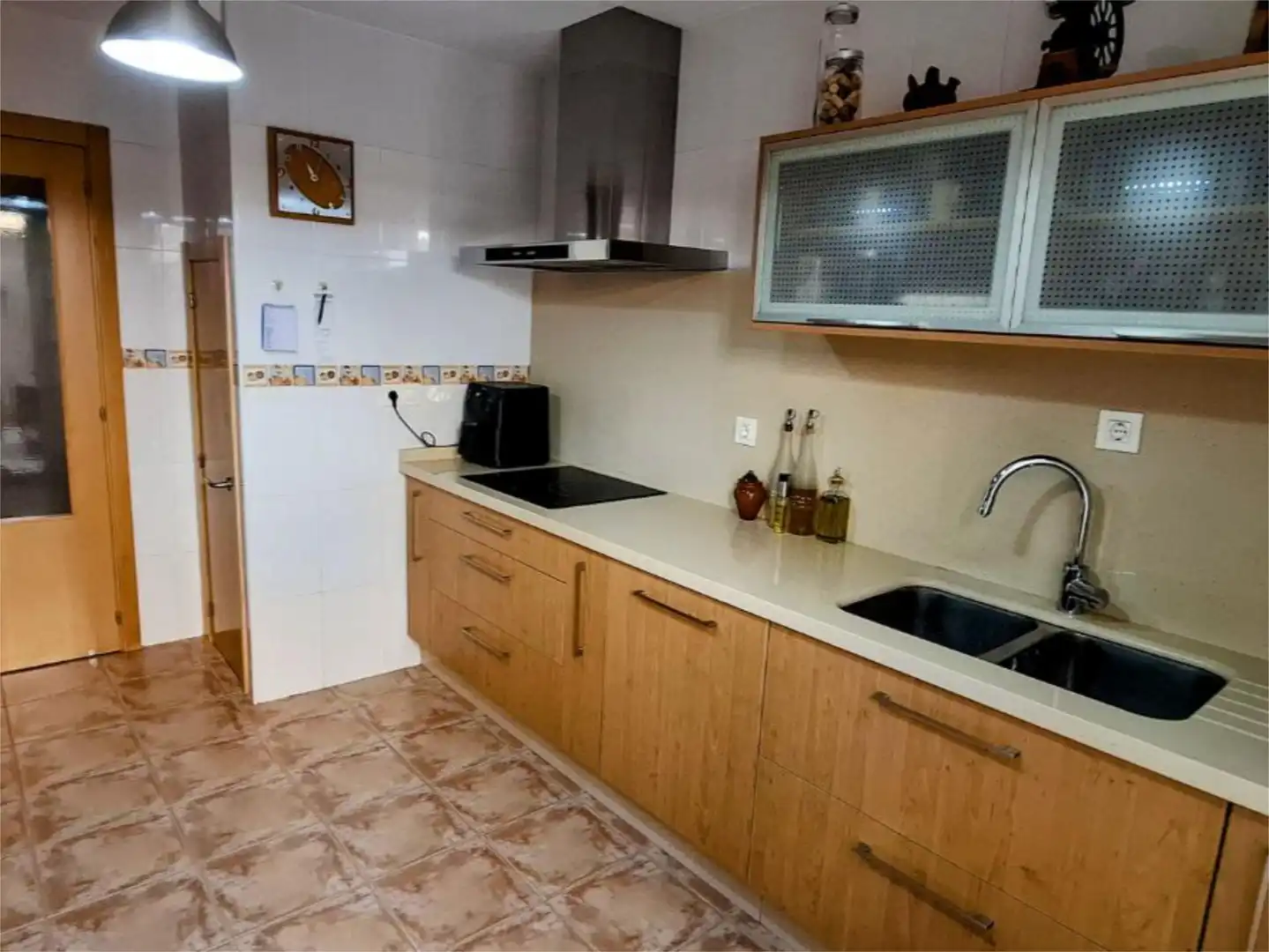 Casa adosada en venda a Calle Granaína, 71, Gerena Cuina de Casa adosada en venda en Gerena amb Aire condicionat, Terrassa i Balcó