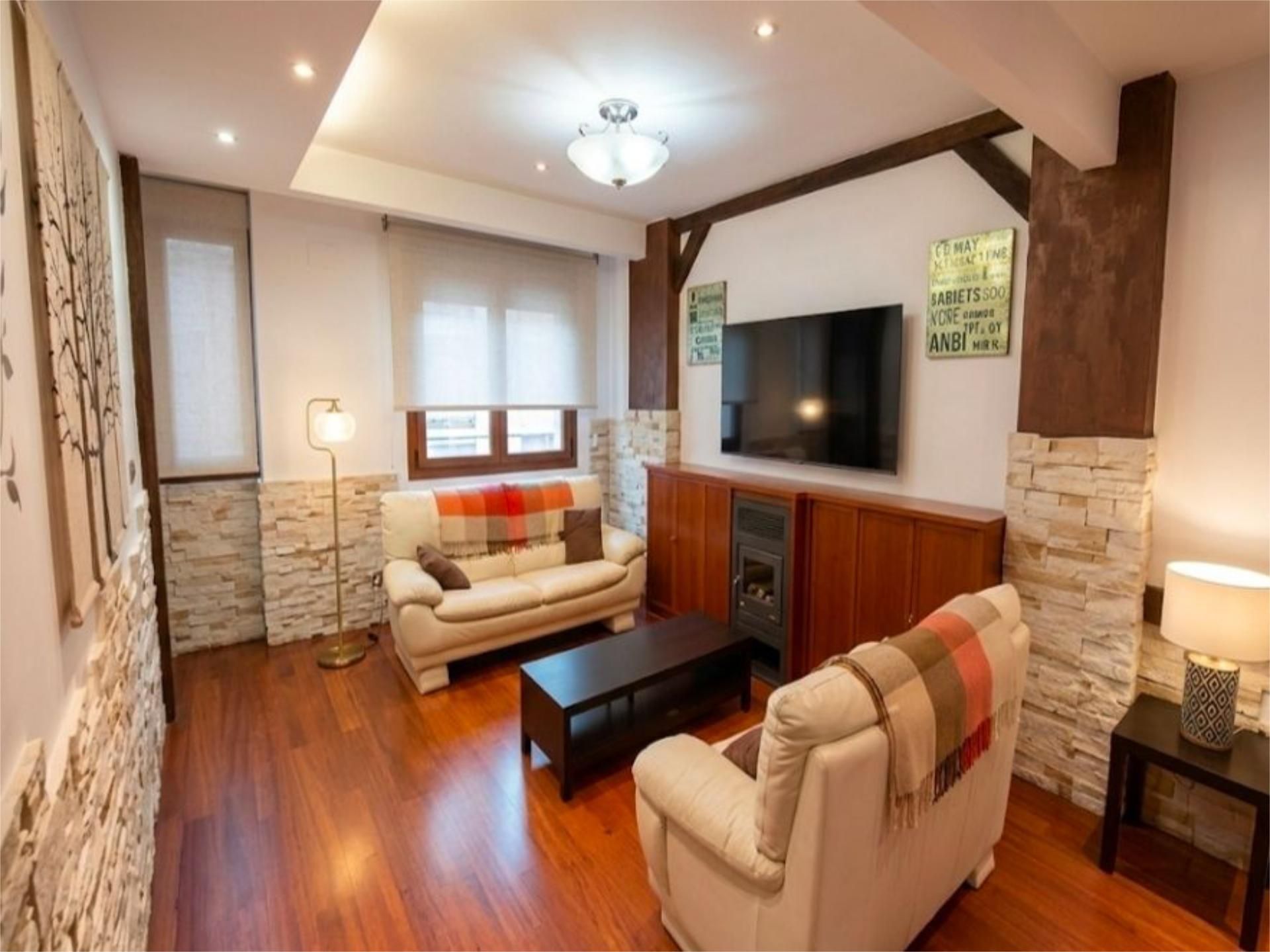 Sala d'estar de Pis en venda en Vitoria - Gasteiz amb Terrassa i Balcó