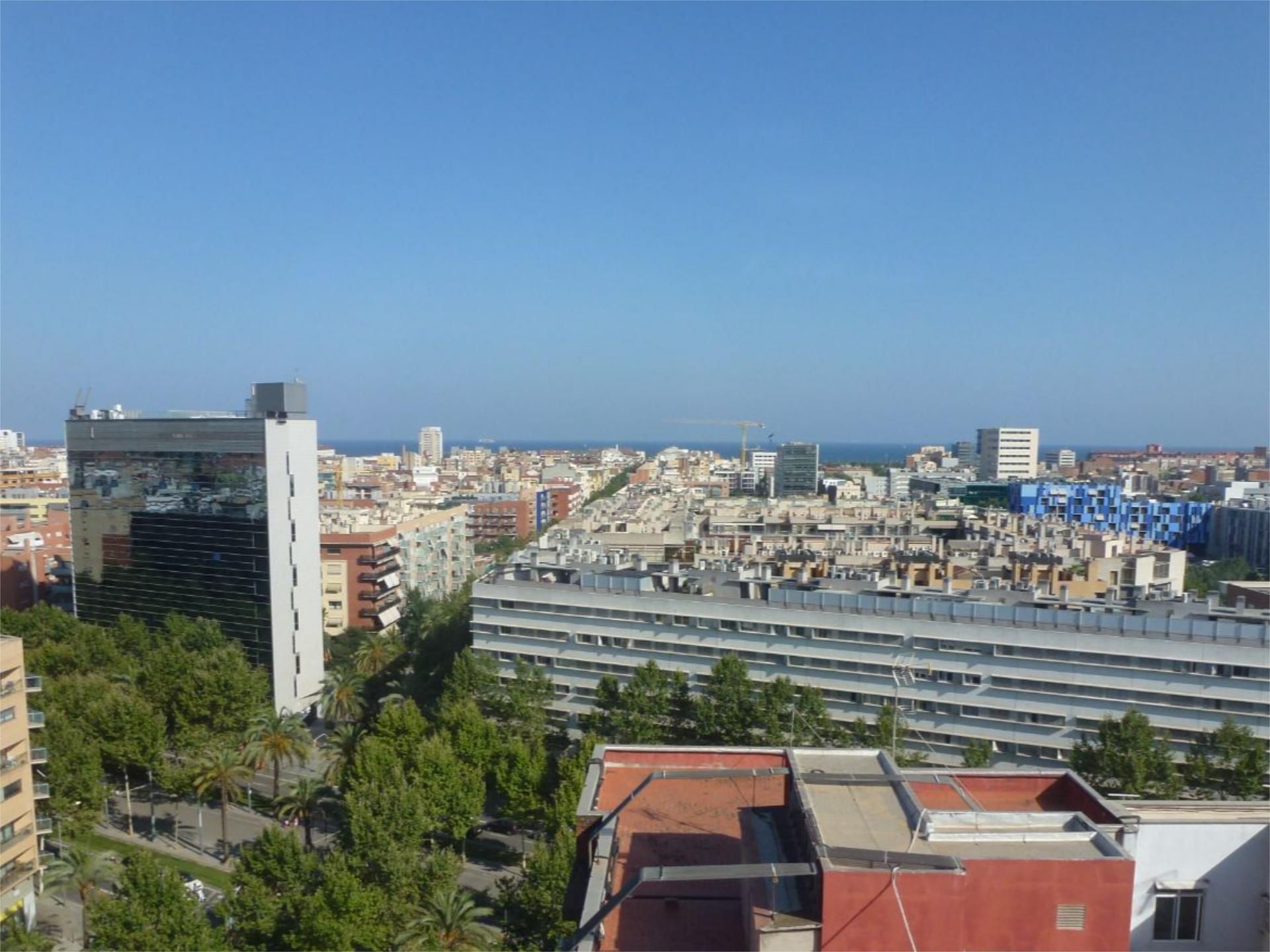Vista exterior de Pis de lloguer en  Barcelona Capital amb Balcó