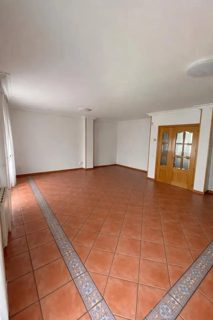 Casa o xalet en venda a Calle Doctor González Ralero, 22, Hospital - Nuevo Centro de Talavera de la Reina Sala d'estar de Casa o xalet en venda en Talavera de la Reina amb Aire condicionat, Terrassa i Balcó