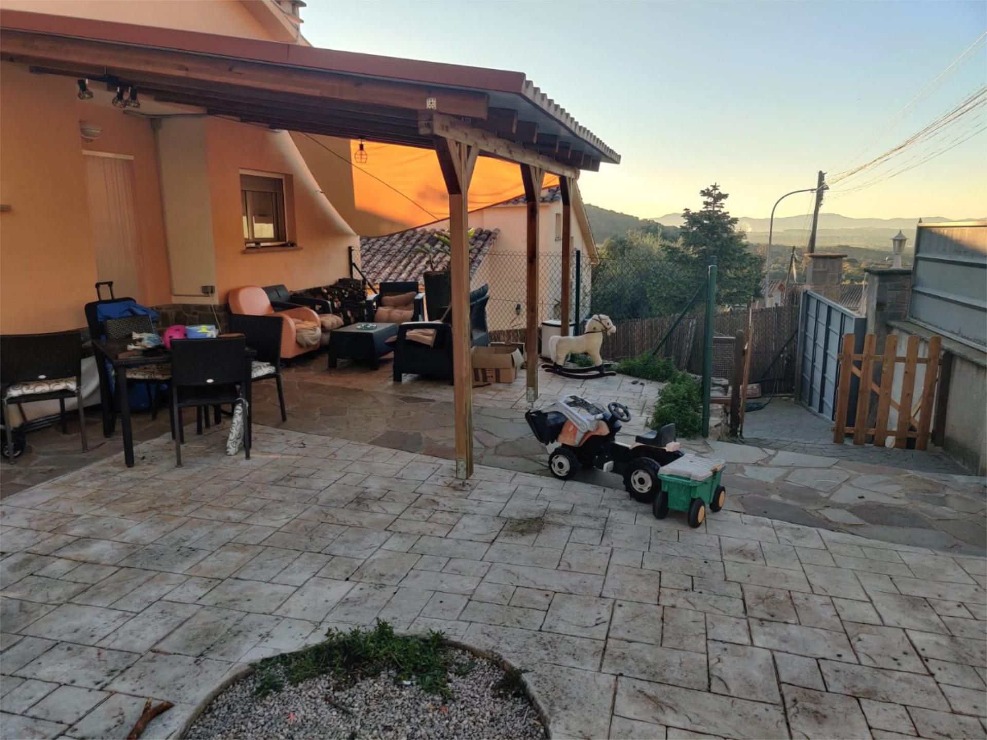 Terrasse von Erdgeschoss zur untervermieten in Bigues i Riells del Fai mit Klimaanlage, Heizung und Privatgarten