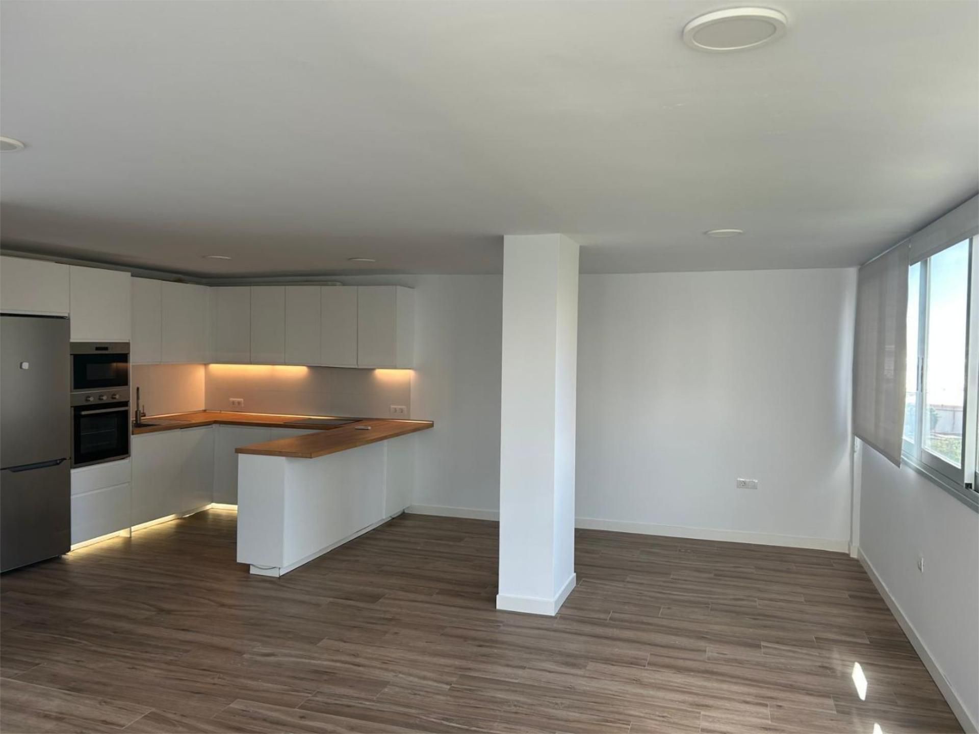 Flat for rent in Avenida de Benito Pérez Armas, 4, La Salle - Cuatro Torres Flat for rent in Santa Cruz de Tenerife Capital with Air Conditioner, Heating and Parquet flooring