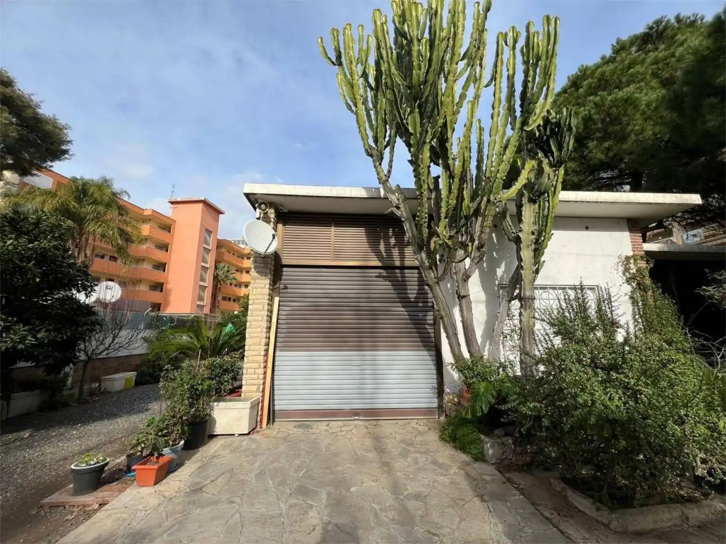 Houses for sale in Carrer d'Osca, Mar i Camp - Platja dels Capellans Exterior view of Houses for sale in Salou with Air Conditioner and Terrace