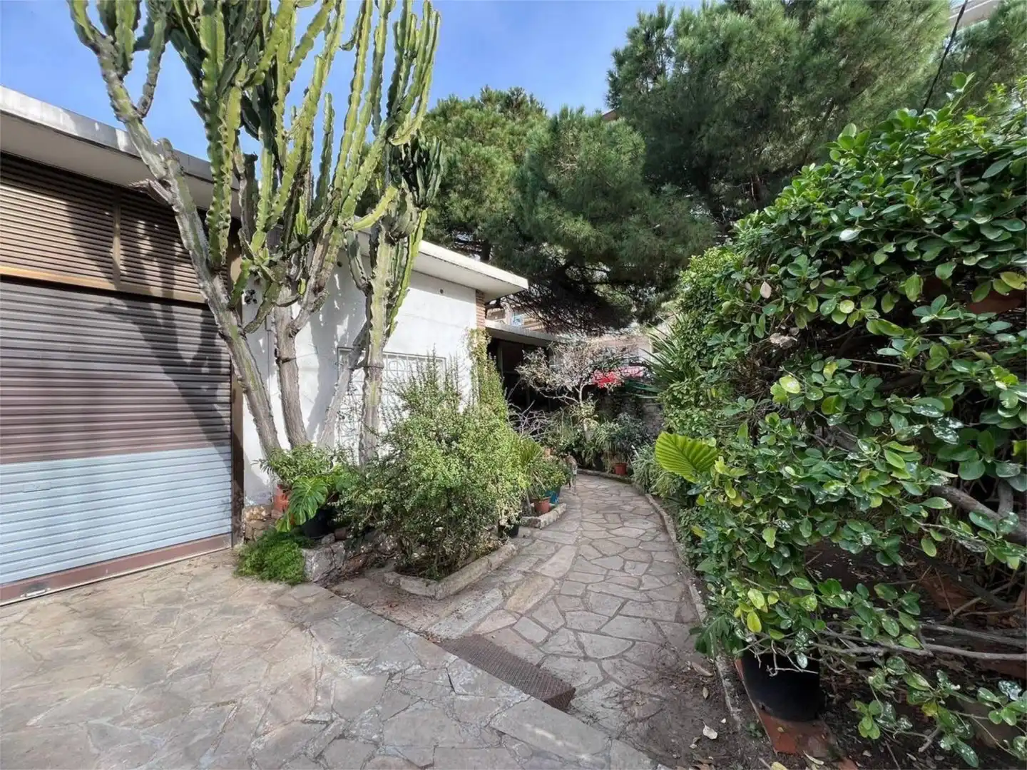 Houses for sale in Carrer d'Osca, Mar i Camp - Platja dels Capellans Garden of Houses for sale in Salou with Air Conditioner and Terrace