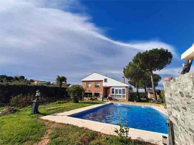 Casa adosada en Venta en Matarrubia