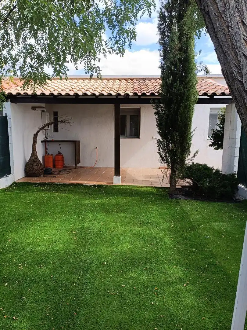 Casa adosada de alquiler en Extrarradio Villaflores, Mejorada del Campo