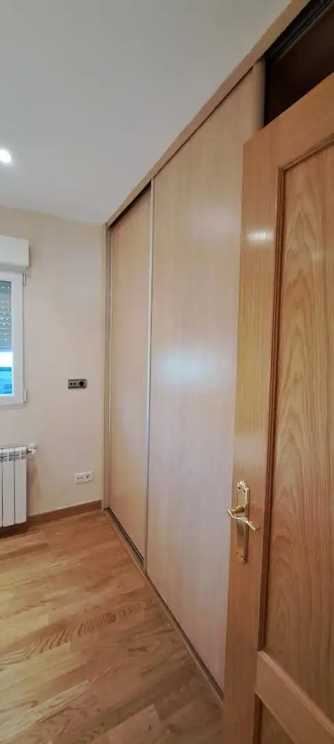 Piso en venta en Calle de Navacerrada, 2, Cerceda Habitación de Piso en venta en El Boalo - Cerceda – Mataelpino con Calefacción, Jardín privado y Parquet