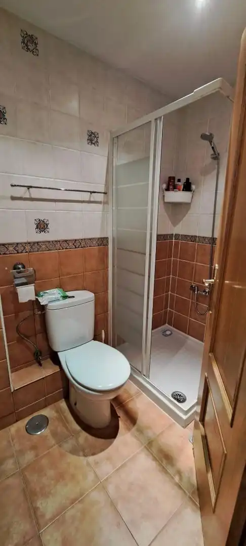 Piso en venta en Calle de Navacerrada, 2, Cerceda Baño de Piso en venta en El Boalo - Cerceda – Mataelpino con Calefacción, Jardín privado y Parquet