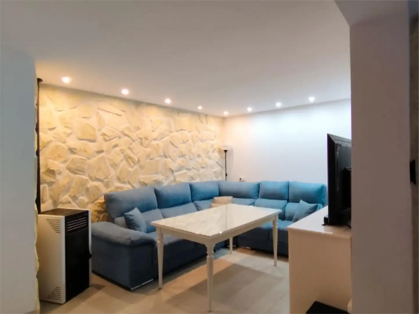 Sala de estar de Casa adosada en venta en Alcalá del Río con Aire acondicionado y Terraza