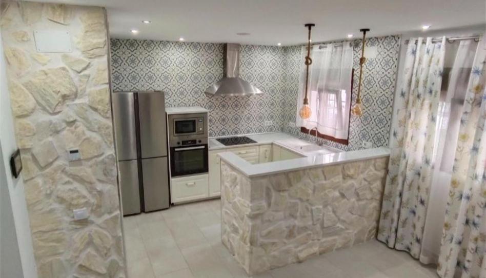 Casa adosada en venta en Avenida de la Paz, 26, Alcalá del Río, Sevilla - imagen 1 Foto 1 de Casa adosada en venta en Avenida de la Paz, 26, Alcalá del Río, Sevilla