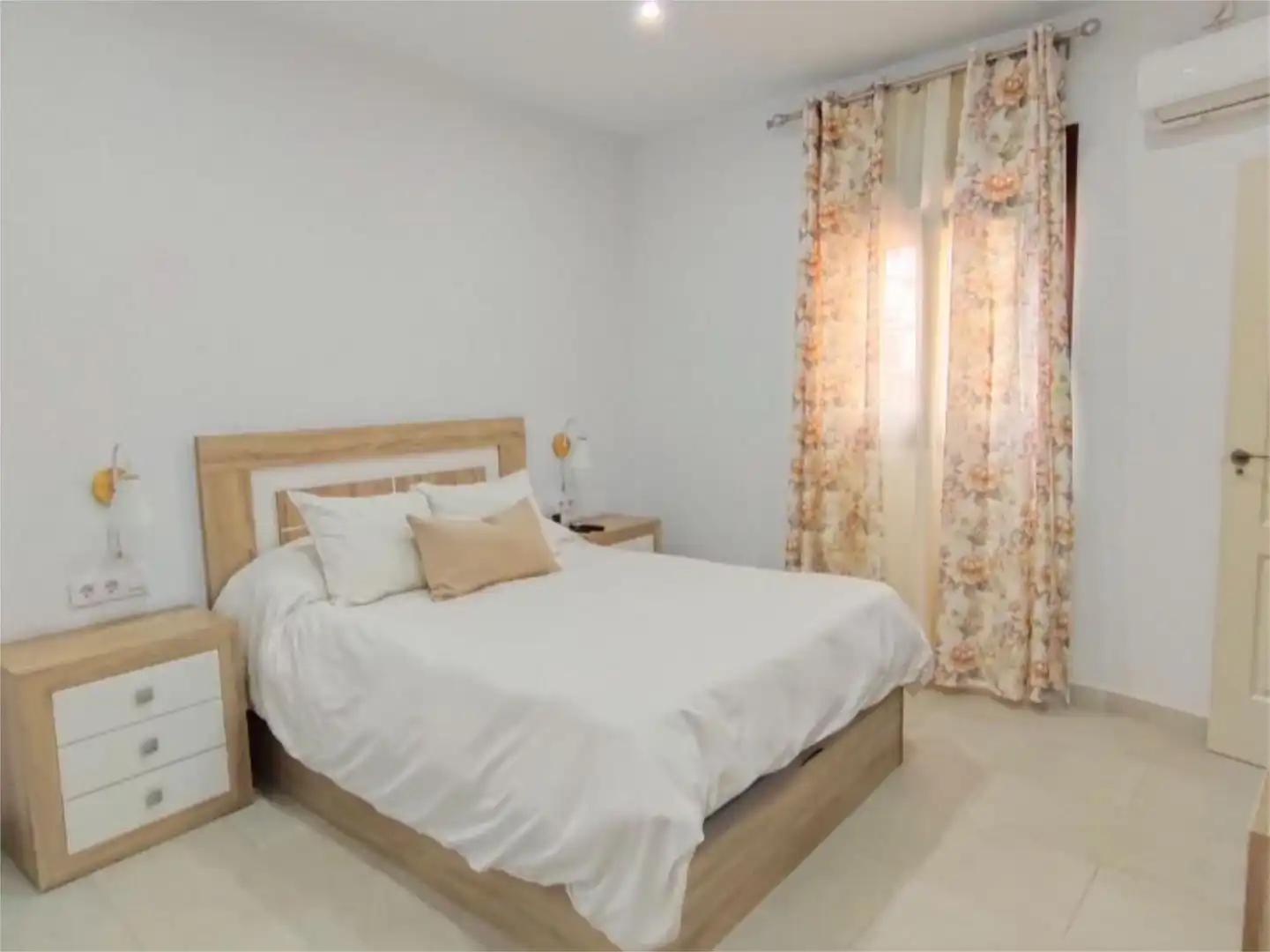 Habitación de Casa adosada en venta en Alcalá del Río con Aire acondicionado y Terraza