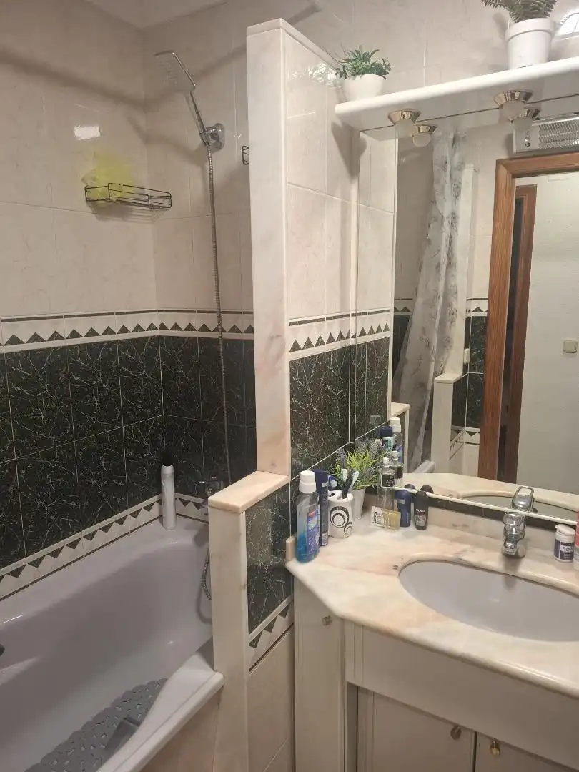 Piso en venta en Carrer del Papa Joan XXIII, 29, Tavernes de la Valldigna Baño de Piso en venta en Tavernes de la Valldigna con Aire acondicionado, Trastero y Amueblado