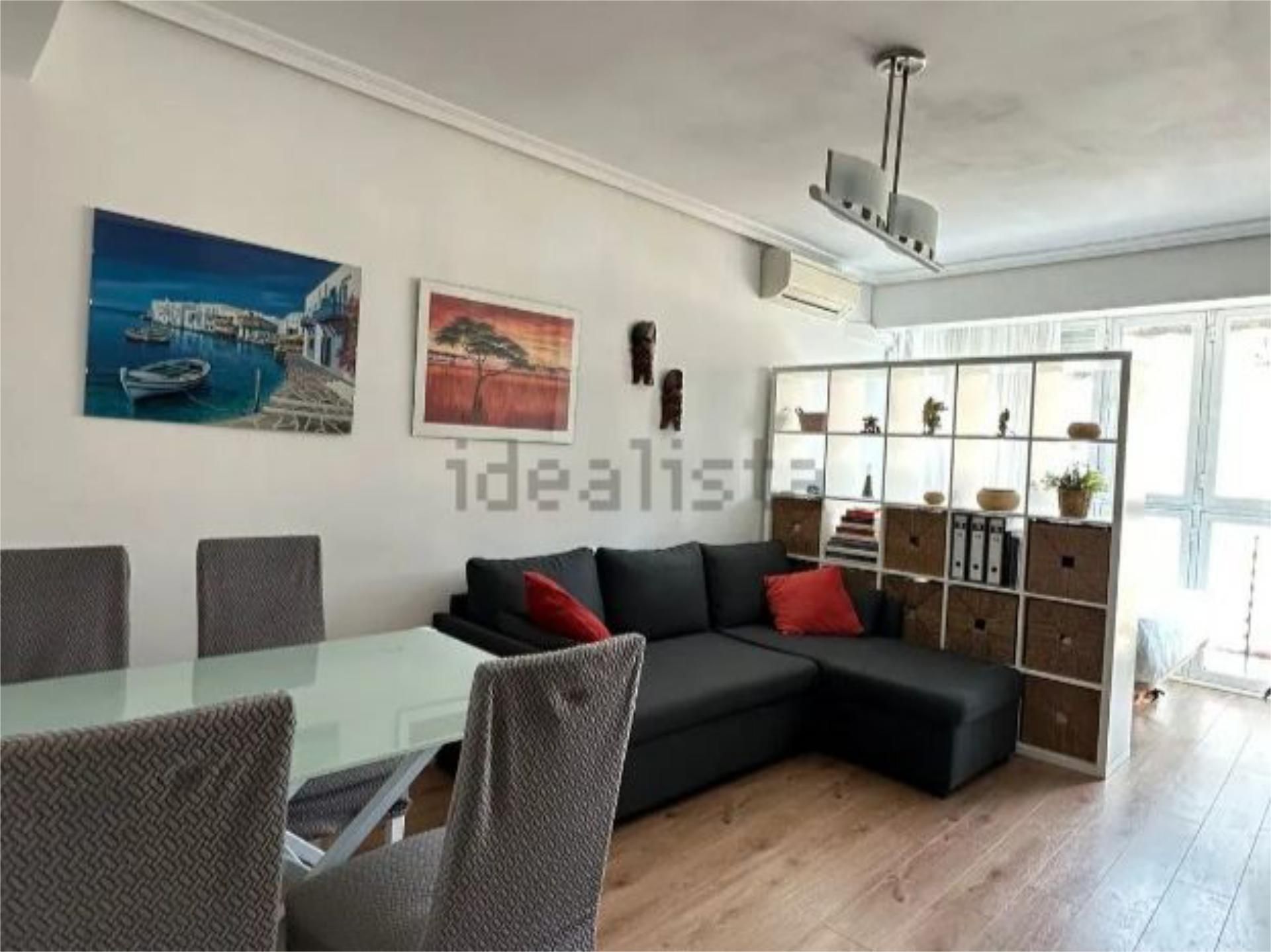 Sala de estar de Piso en venta en  Madrid Capital con Calefacción y Parquet
