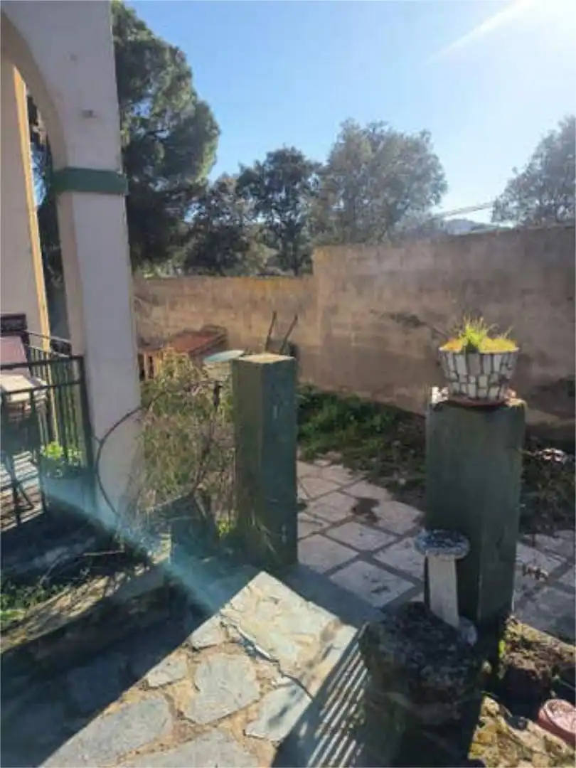 Garten von Einfamilien-Reihenhaus zum Verkauf in Trujillo mit Privatgarten, Abstellraum und Schwimmbad