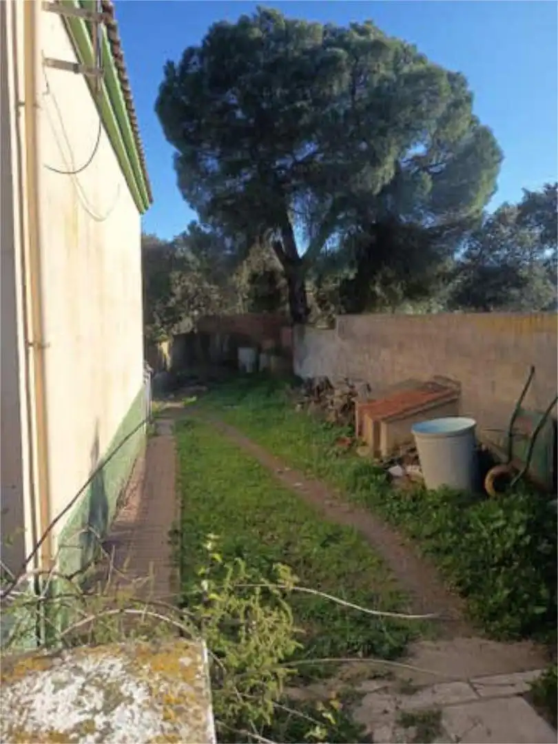 Einfamilien-Reihenhaus zum Verkauf in Trujillo mit Privatgarten, Abstellraum und Schwimmbad