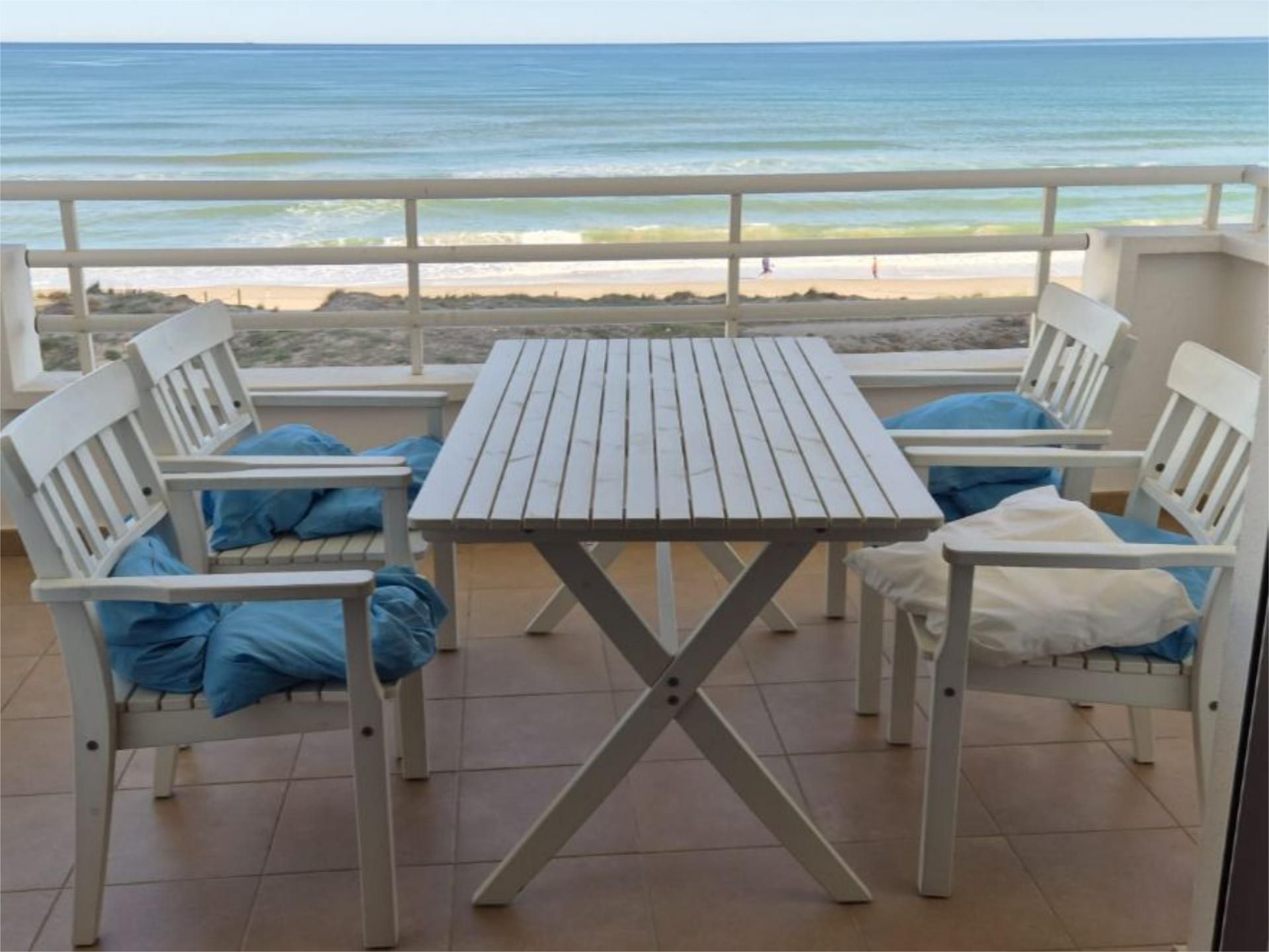 Pis en venda a Carrer de la Vall D'aigües, 4, Bega de Mar Dormitori de Pis en venda en Sueca amb Terrassa, Piscina i Balcó