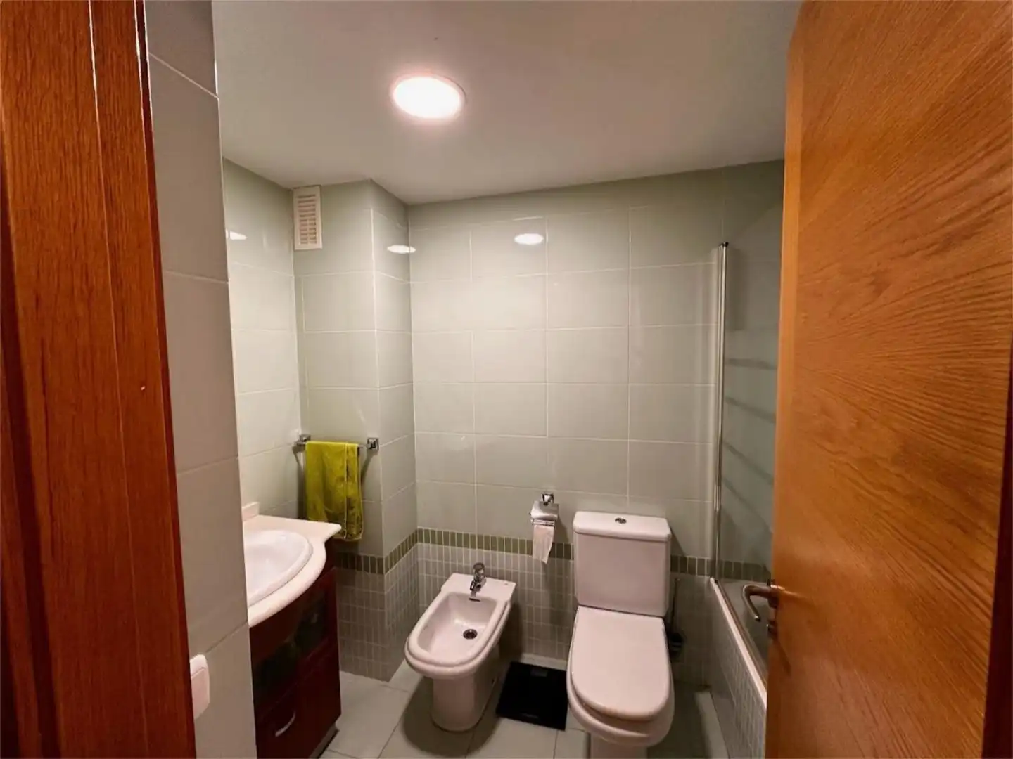 Flat for sale in Carrer de la Constitució, 58, Zona Avenida al Vedat Bathroom of Flat for sale in Torrent with Air Conditioner, Terrace and Balcony