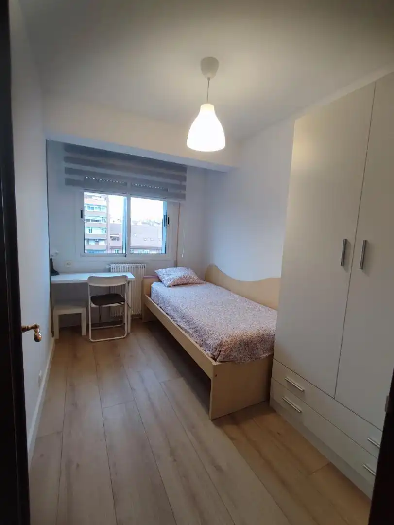 Room in Calle de Guipuzcoa, 6, Delicias Bedroom of Flat for share in Valladolid with Heating, Parquet flooring and Terrace