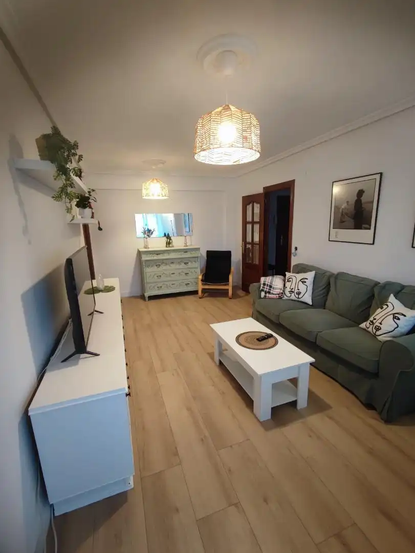 Room in Calle de Guipuzcoa, 6, Delicias Living room of Flat for share in Valladolid with Heating, Parquet flooring and Terrace