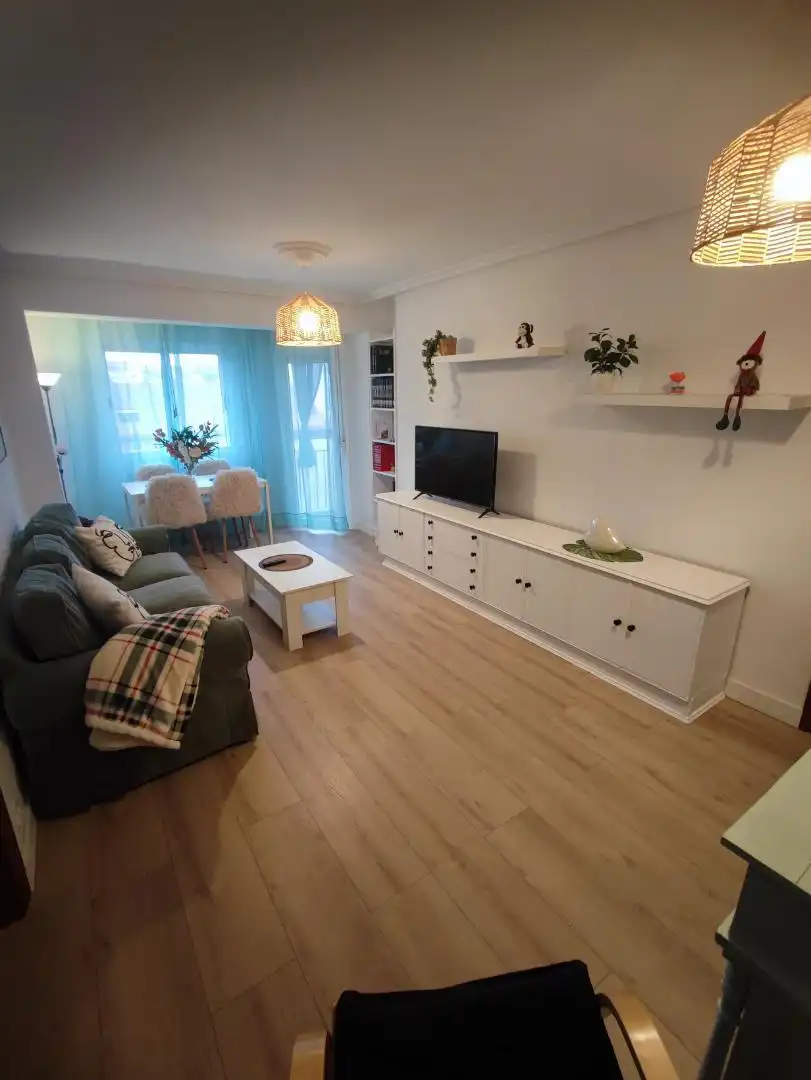 Room in Calle de Guipuzcoa, 6, Delicias Living room of Flat for share in Valladolid with Heating, Parquet flooring and Terrace