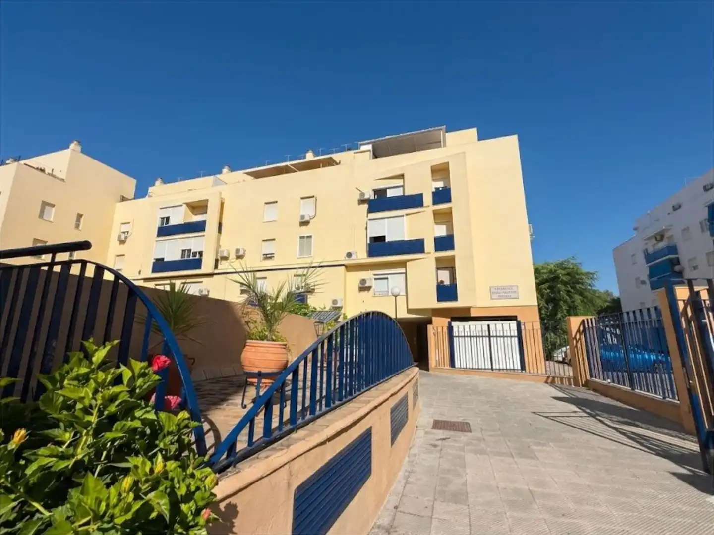 Pis en venda a Calle Piano, 5, El Juncal - Vallealto Vista exterior de Pis en venda en El Puerto de Santa María amb Aire condicionat, Traster i Piscina