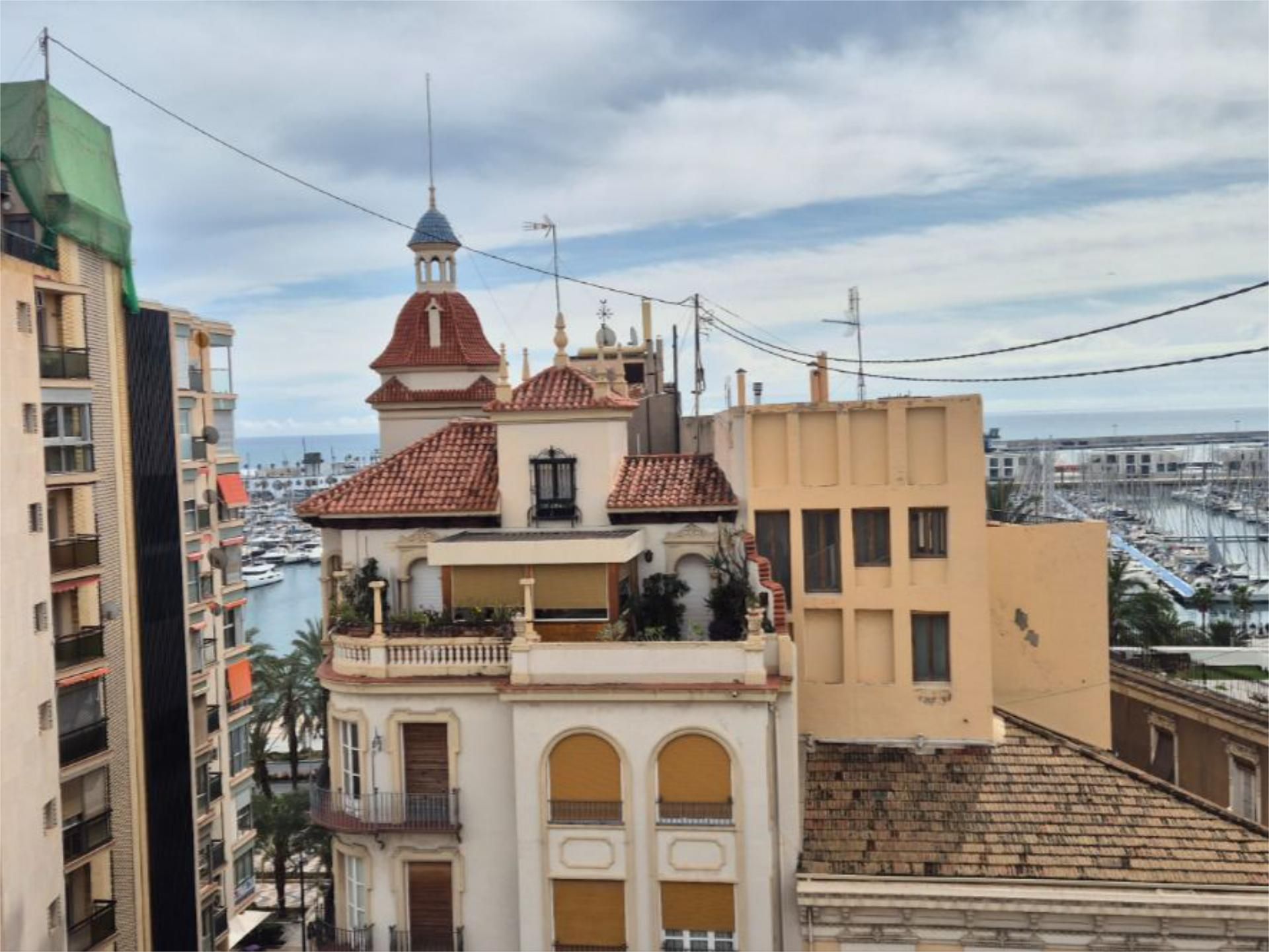 Vista exterior de Piso en venta en Alicante / Alacant con Terraza y Balcón