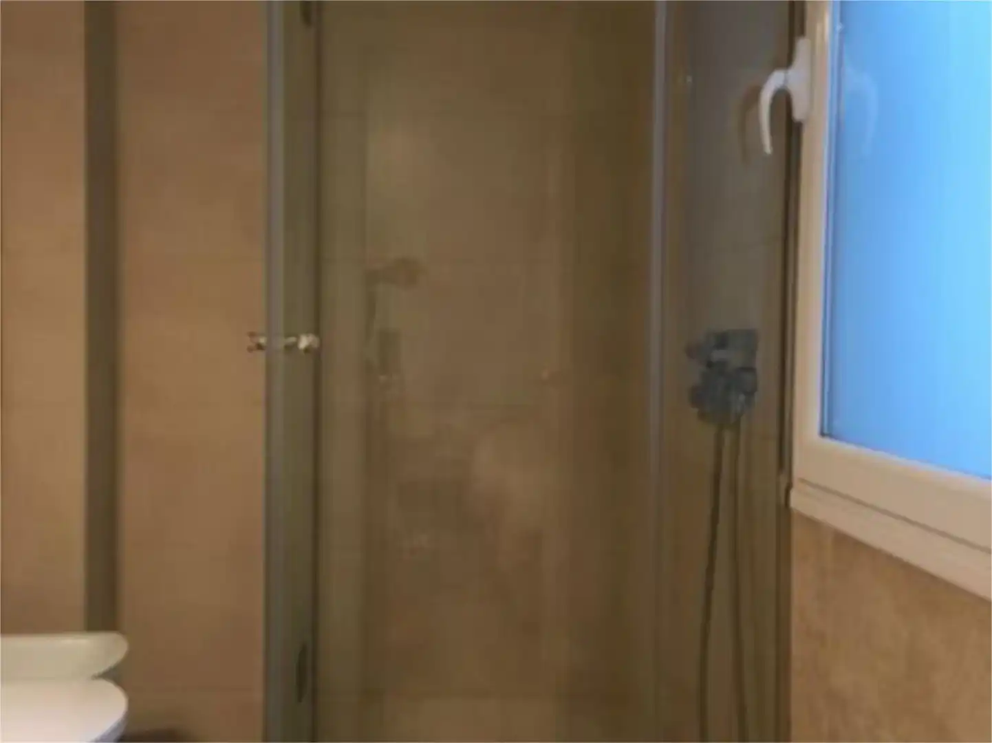Baño de Piso de alquiler en Sevilla con Aire acondicionado, Calefacción y Parquet