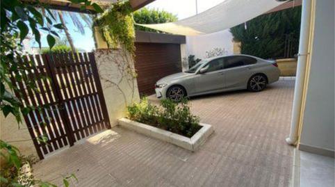 Foto 3 de Casa adosada en venta en Calle José María Olazábal, 29, Las Pajanosas, Guillena