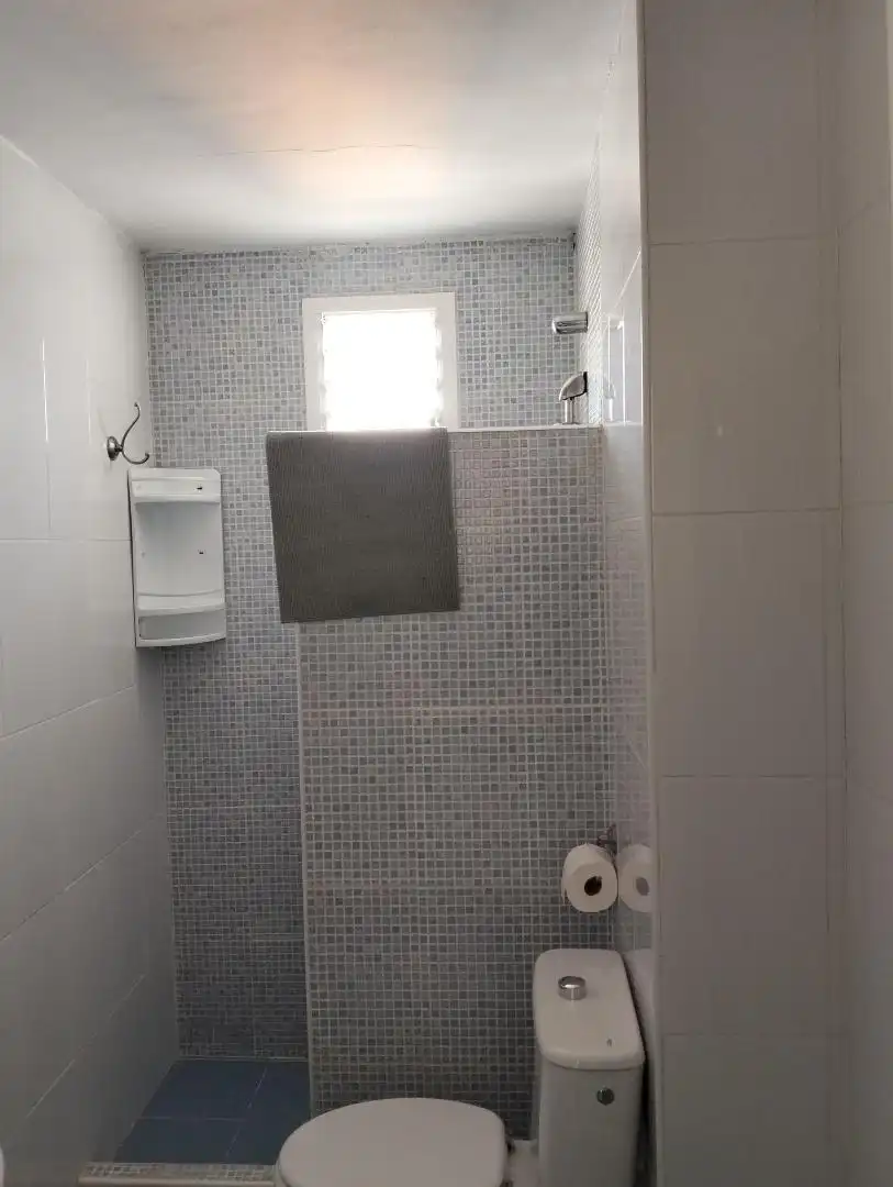 Baño de Piso de alquiler en Sevilla con Aire acondicionado, Amueblado y Lavadora