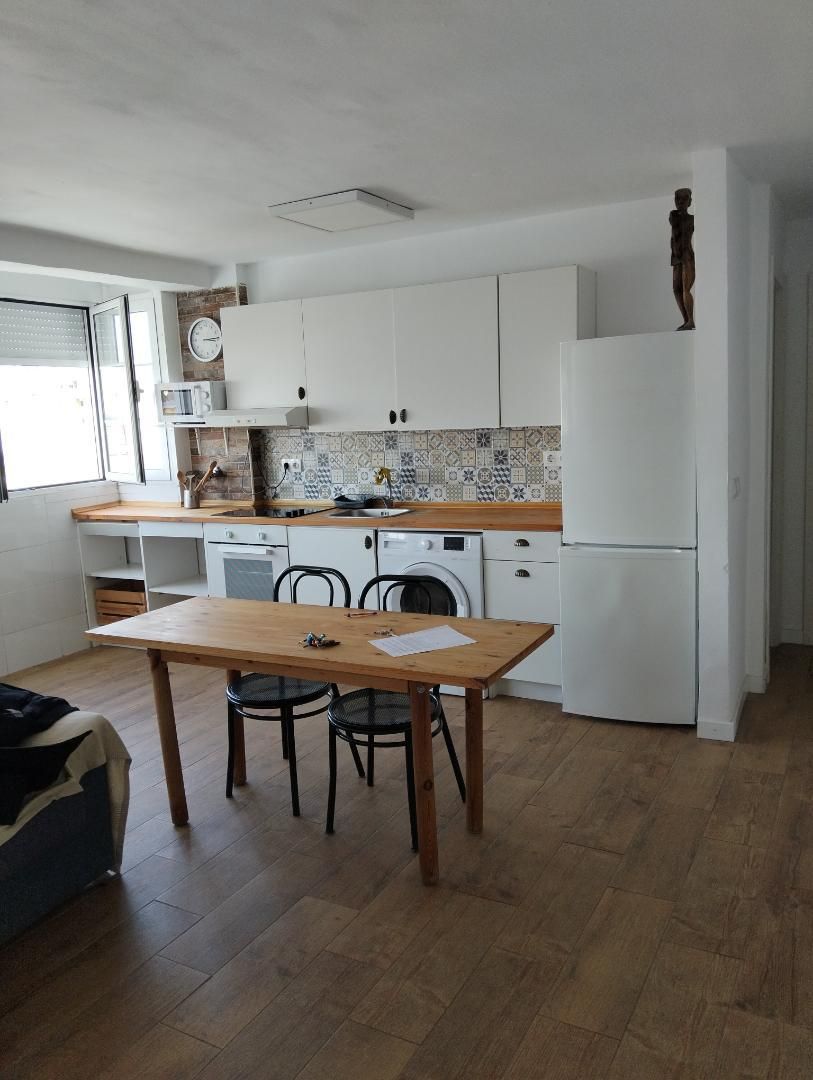 Kitchen of Flat for rent in  Sevilla Capital  with Air Conditioner, Furnished and Washing machine